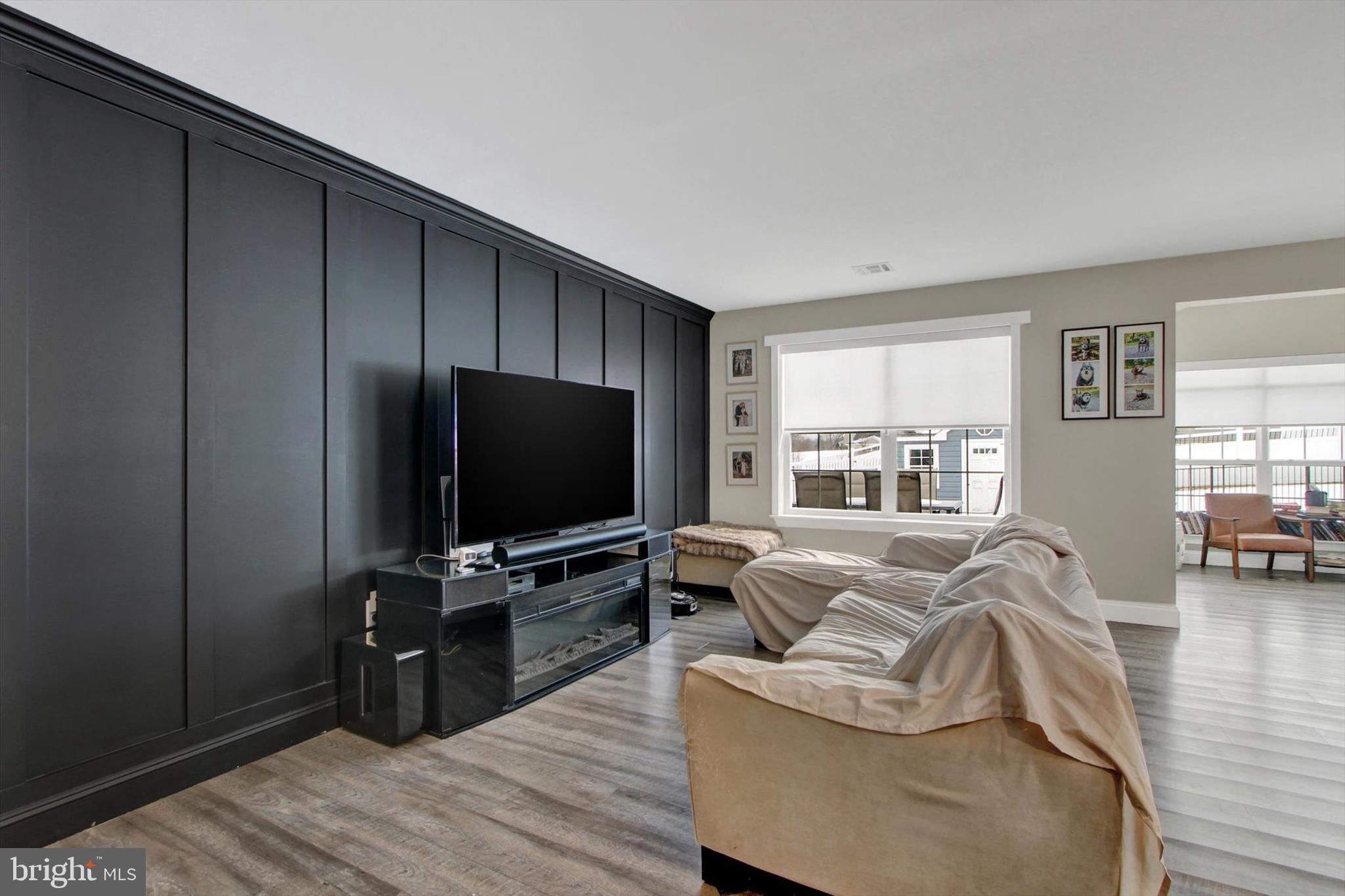 WINDY HEIGHTS, THE NEW - Residential