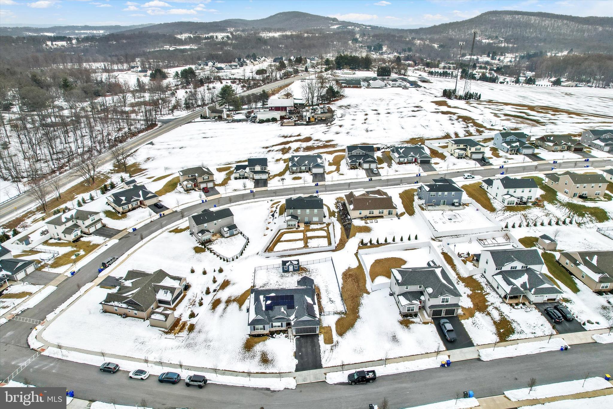 WINDY HEIGHTS, THE NEW - Residential