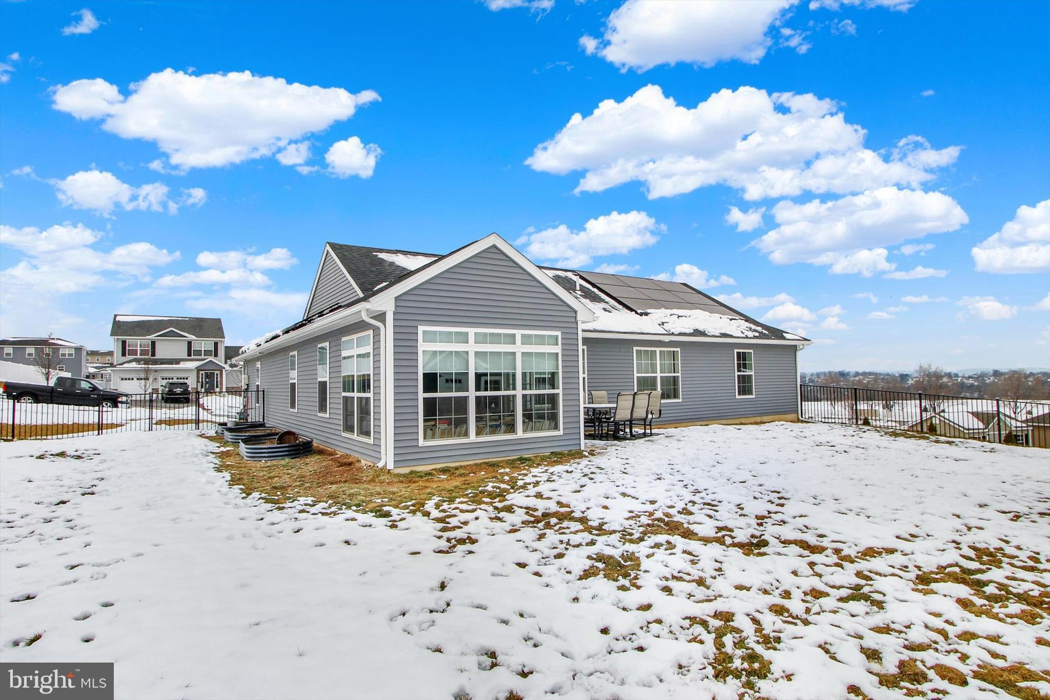 WINDY HEIGHTS, THE NEW - Residential