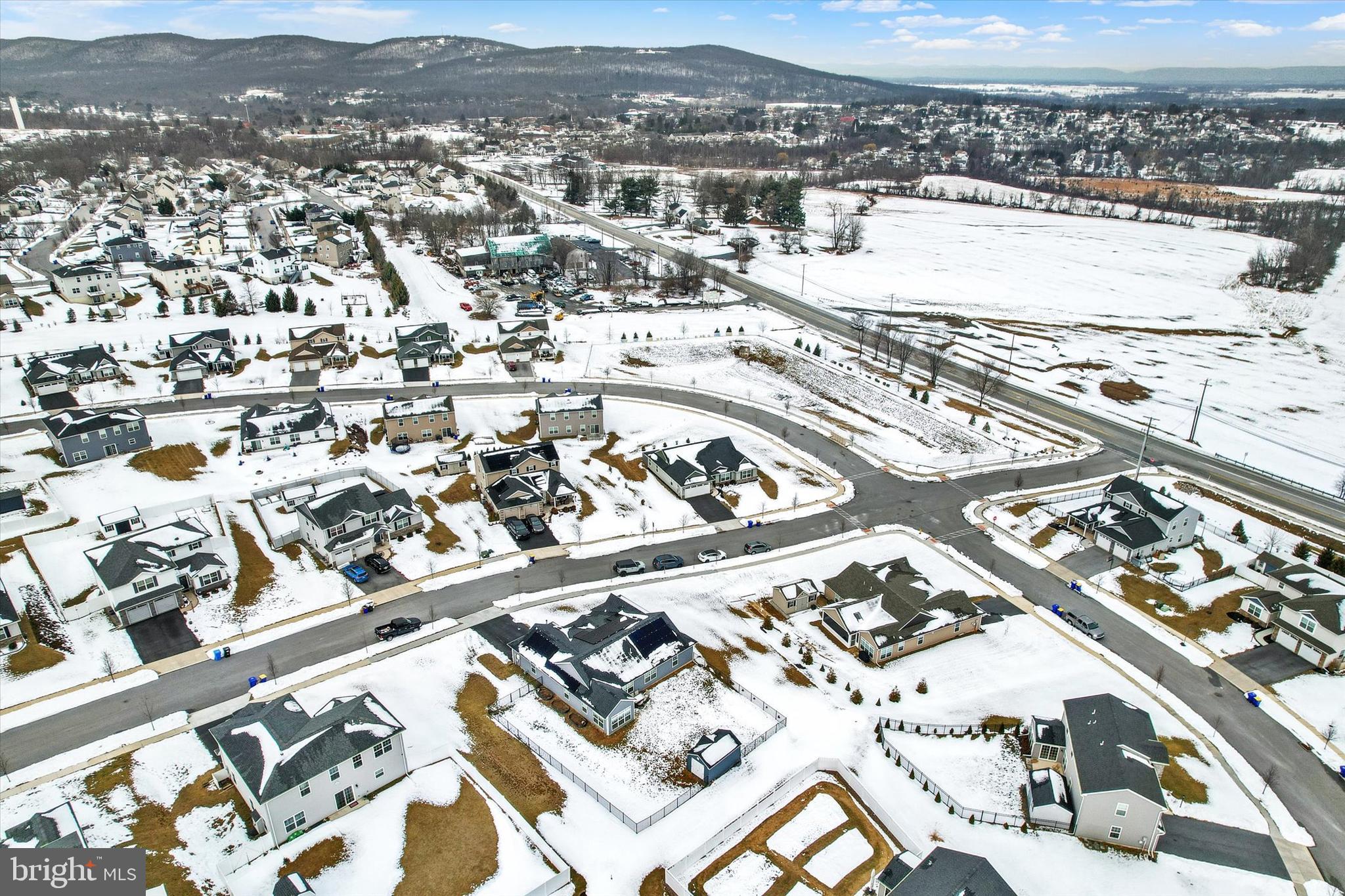 WINDY HEIGHTS, THE NEW - Residential