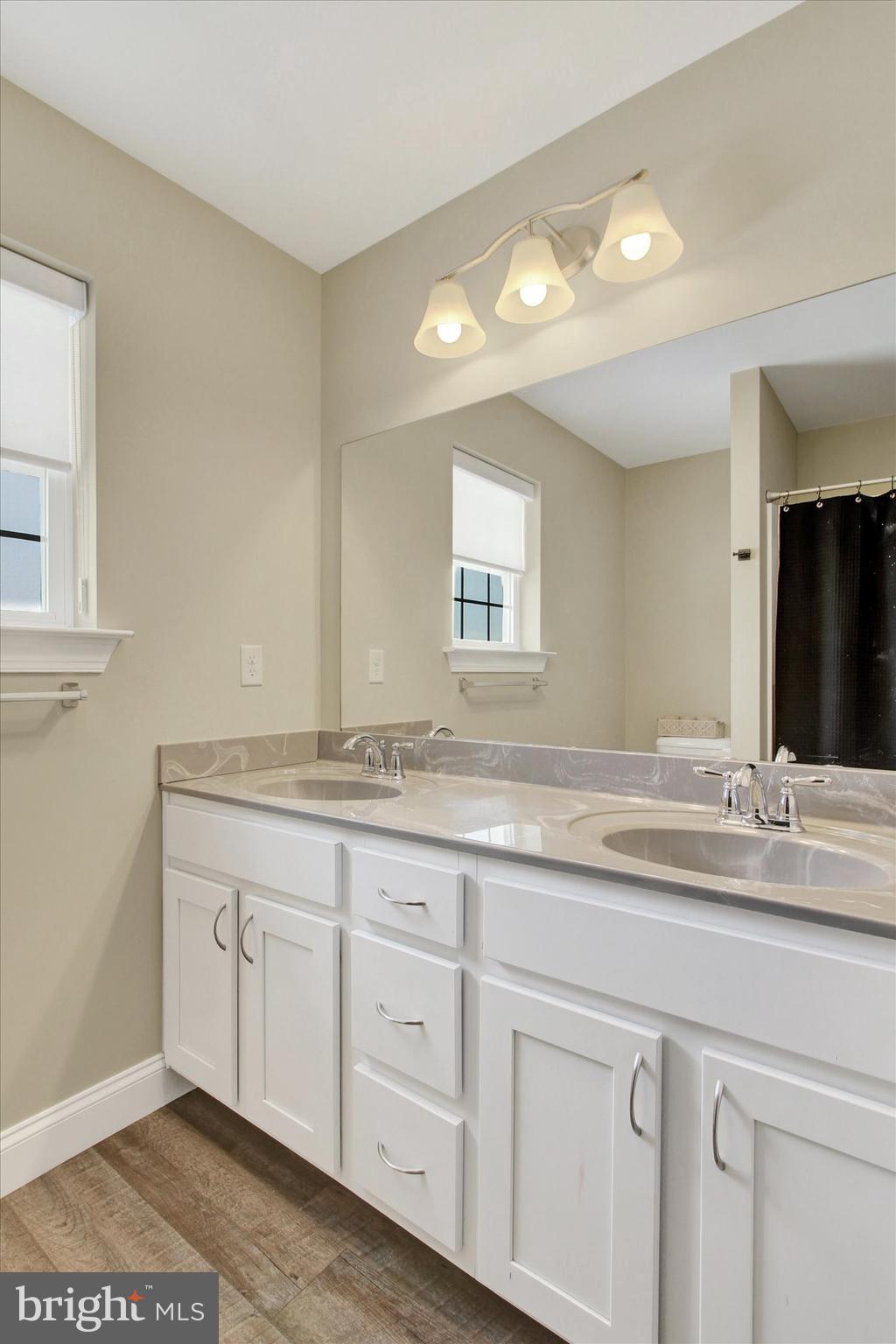 WINDY HEIGHTS, THE NEW - Residential