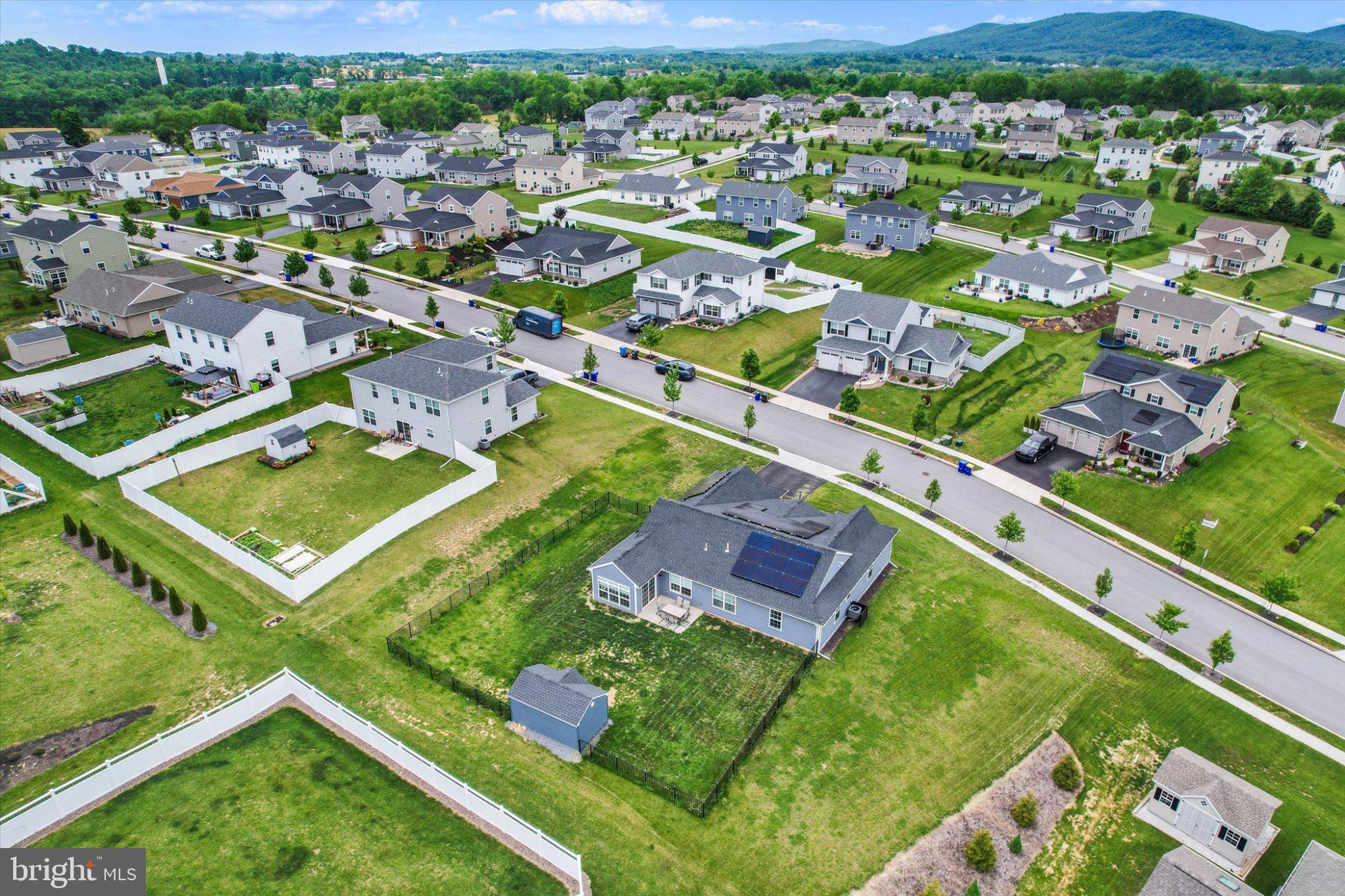 WINDY HEIGHTS, THE NEW - Residential