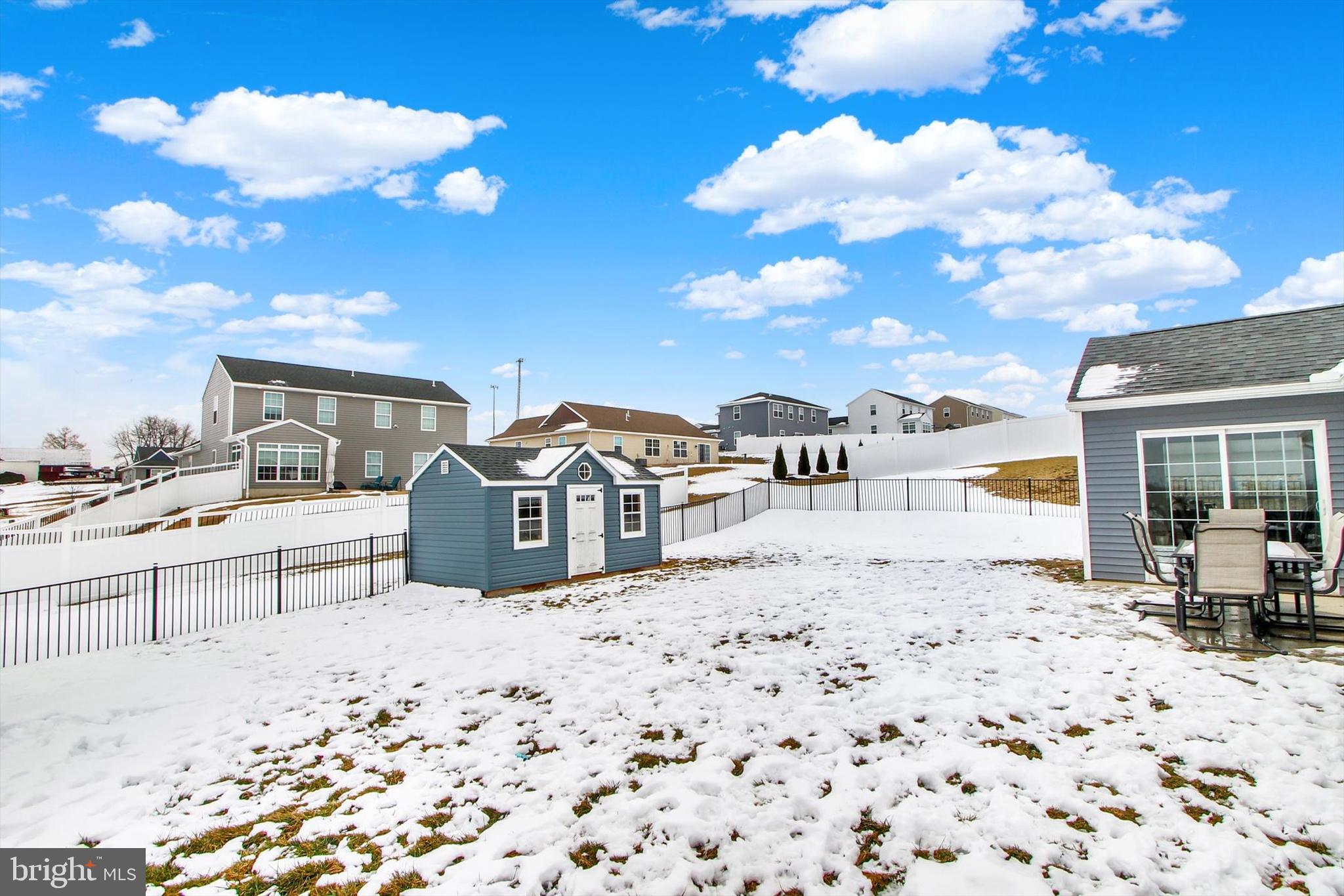 WINDY HEIGHTS, THE NEW - Residential