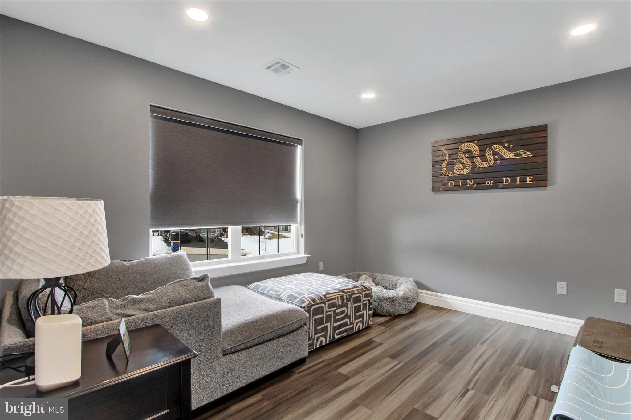 WINDY HEIGHTS, THE NEW - Residential