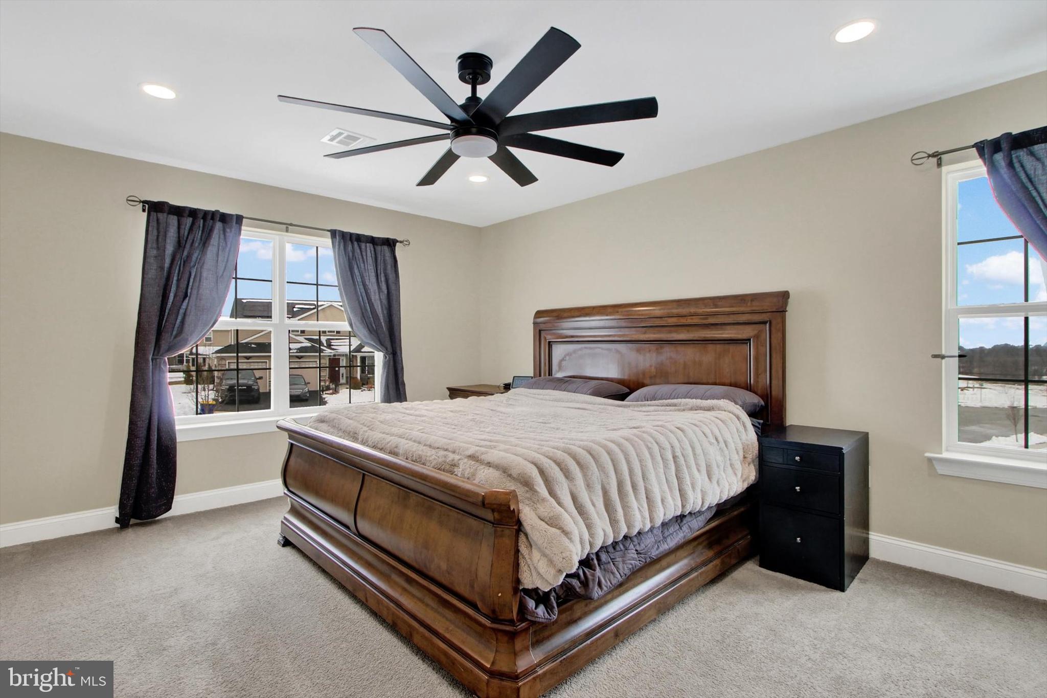 WINDY HEIGHTS, THE NEW - Residential