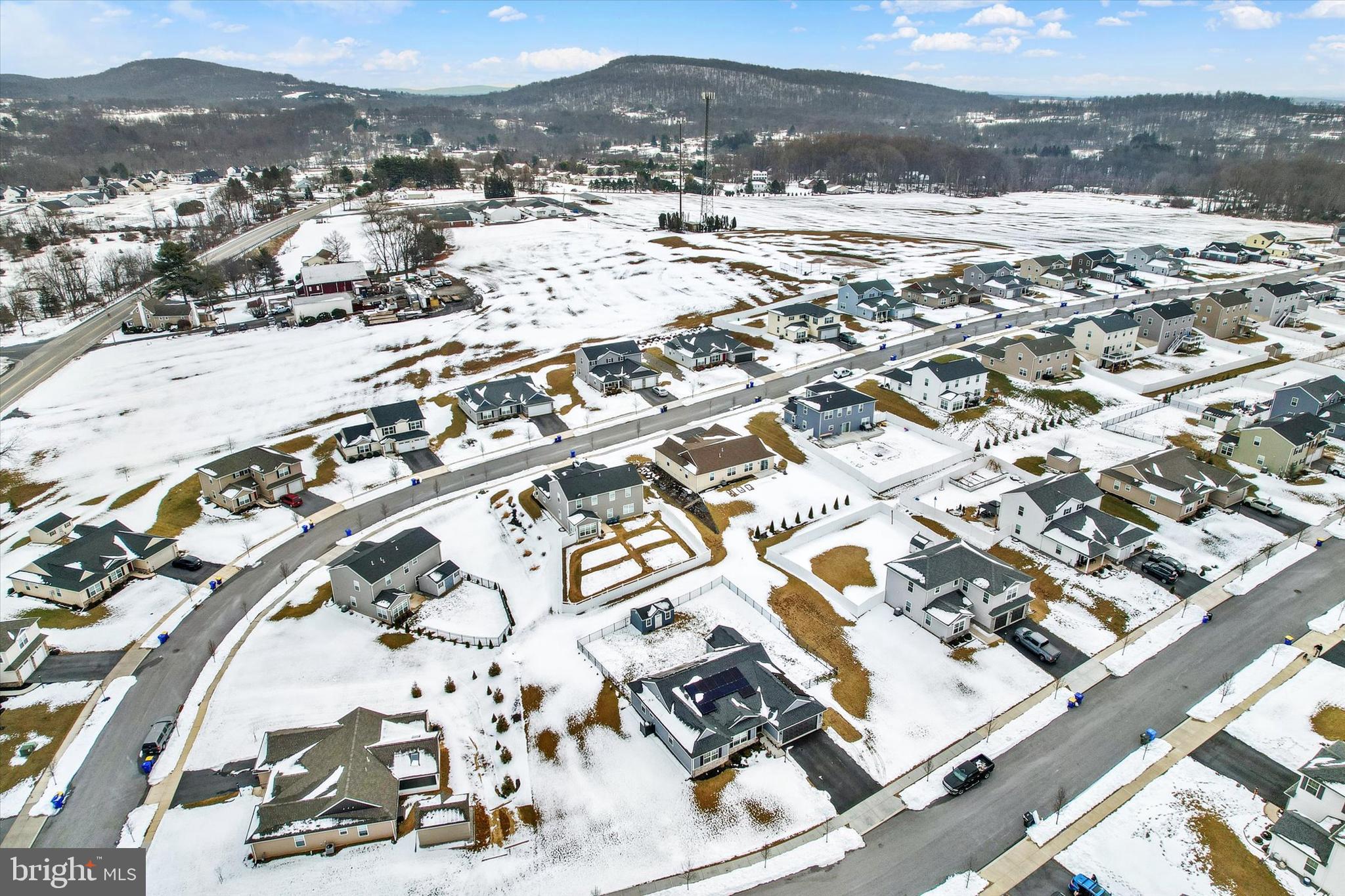 WINDY HEIGHTS, THE NEW - Residential