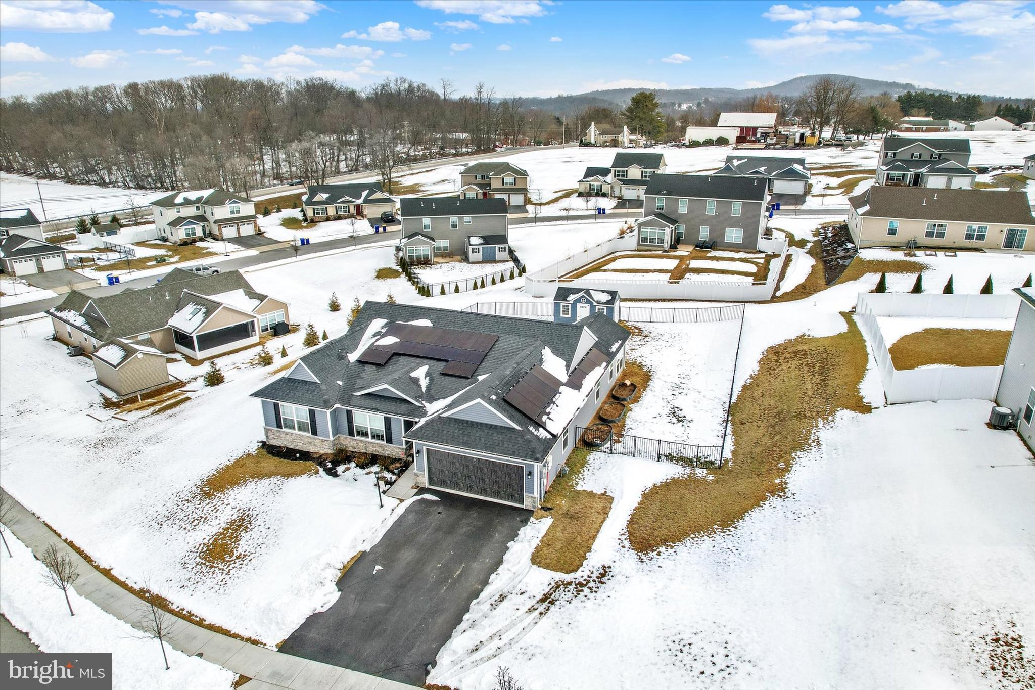 WINDY HEIGHTS, THE NEW - Residential