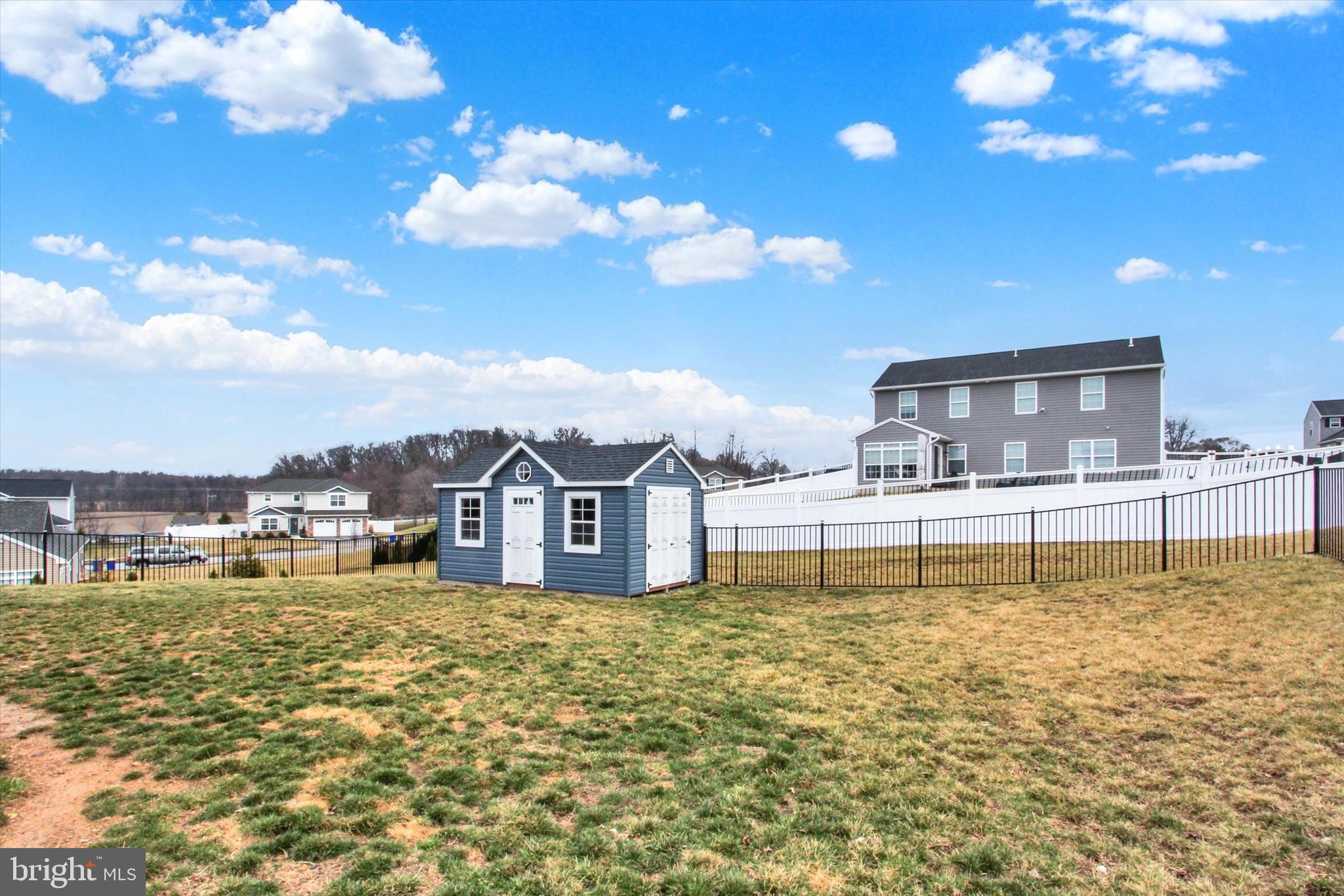 WINDY HEIGHTS, THE NEW - Residential