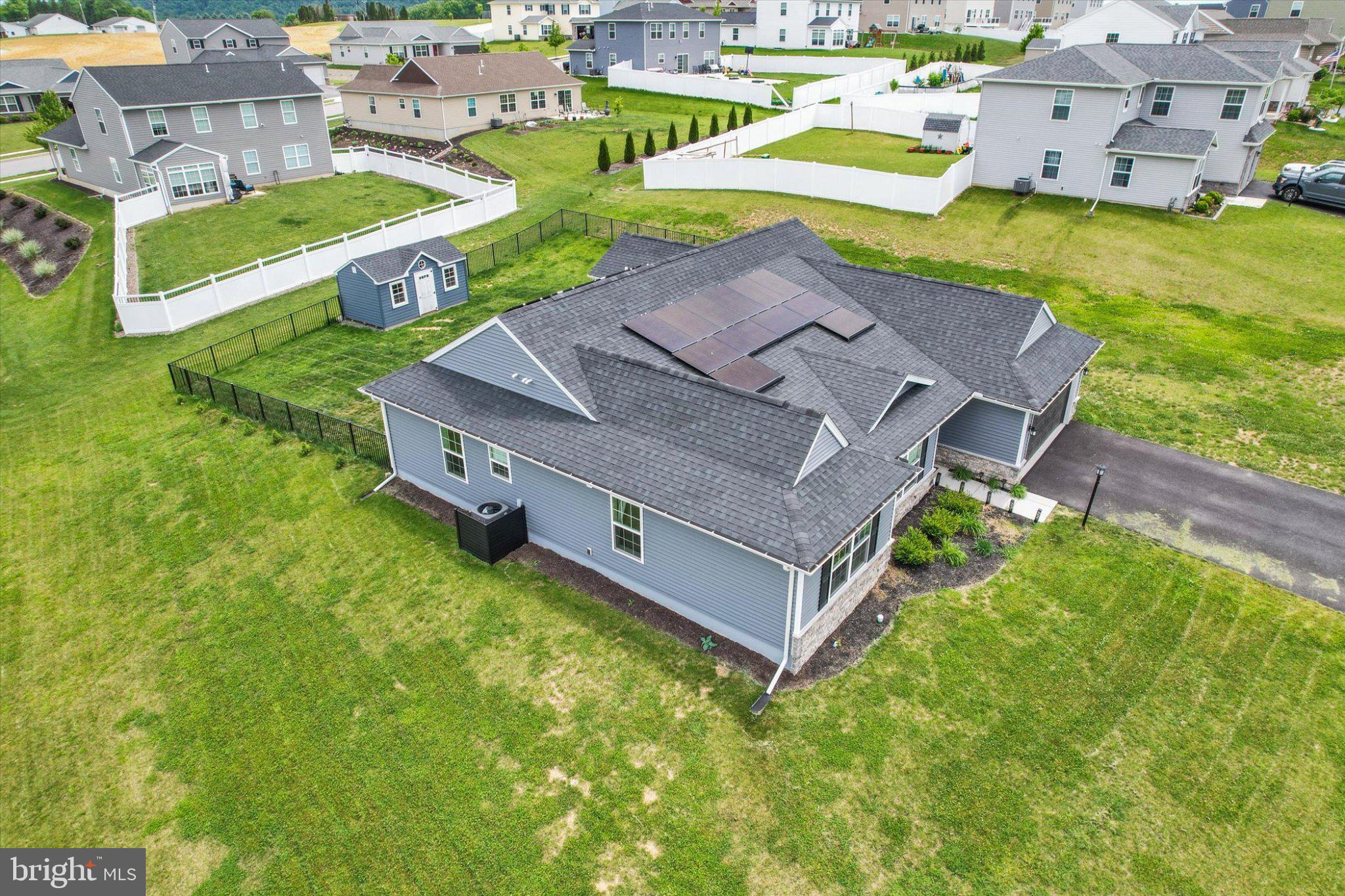 WINDY HEIGHTS, THE NEW - Residential