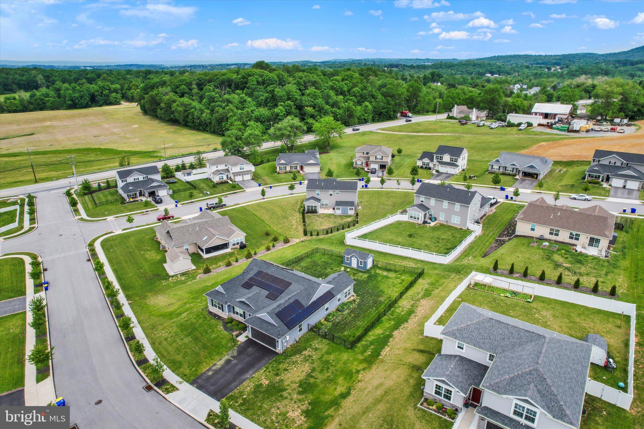 WINDY HEIGHTS, THE NEW - Residential