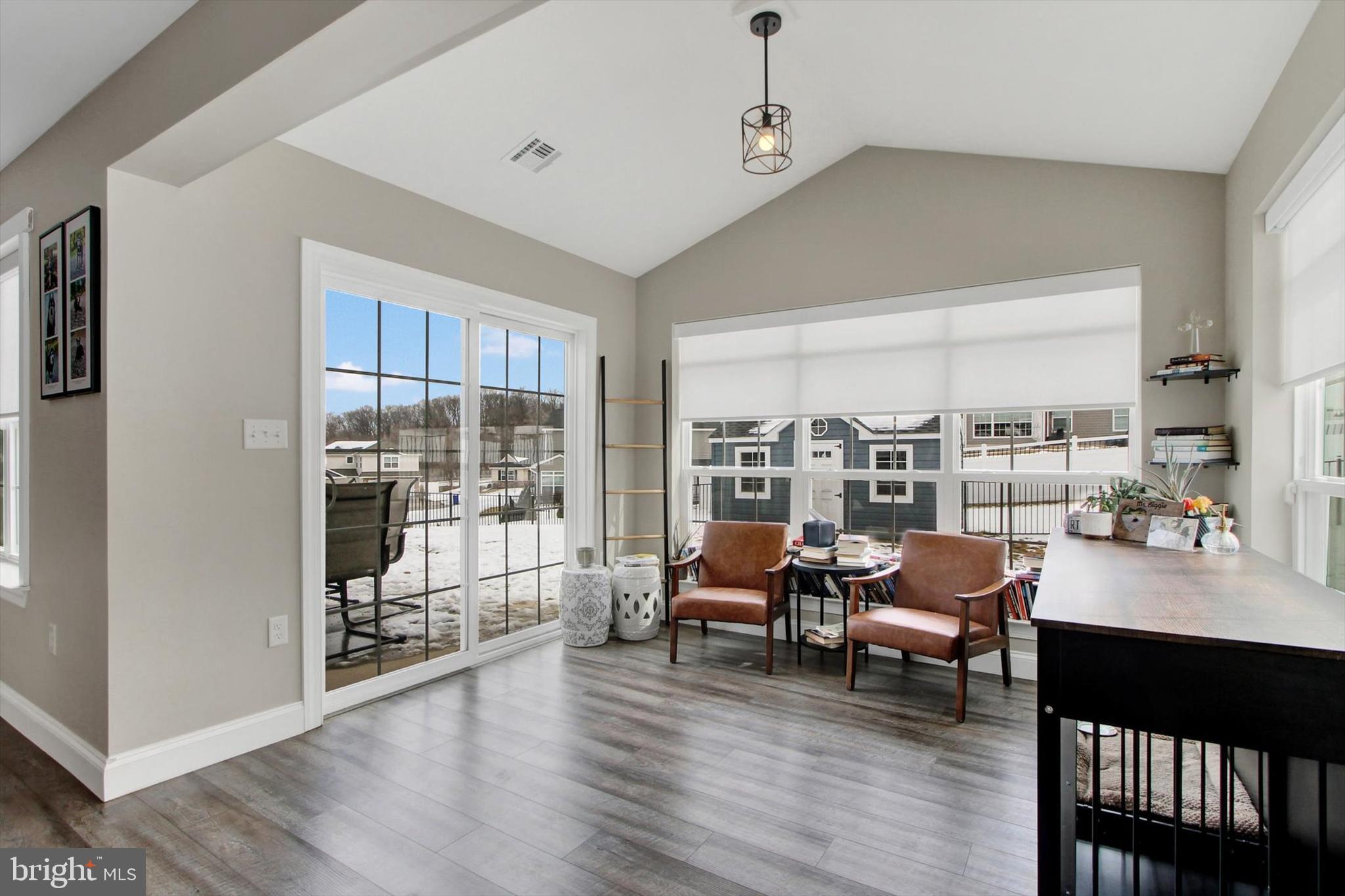 WINDY HEIGHTS, THE NEW - Residential