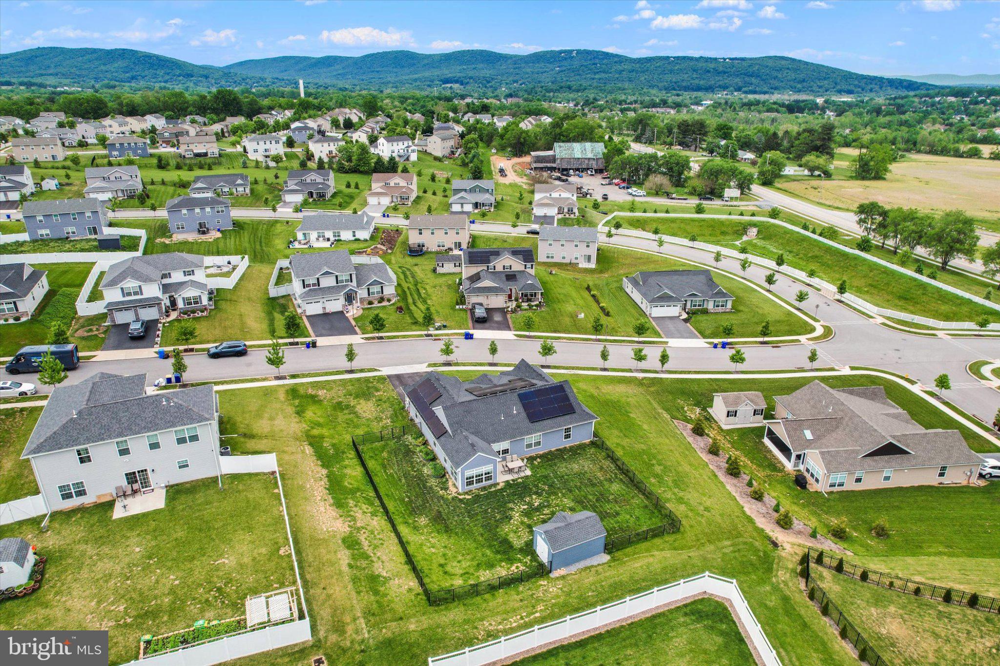 WINDY HEIGHTS, THE NEW - Residential