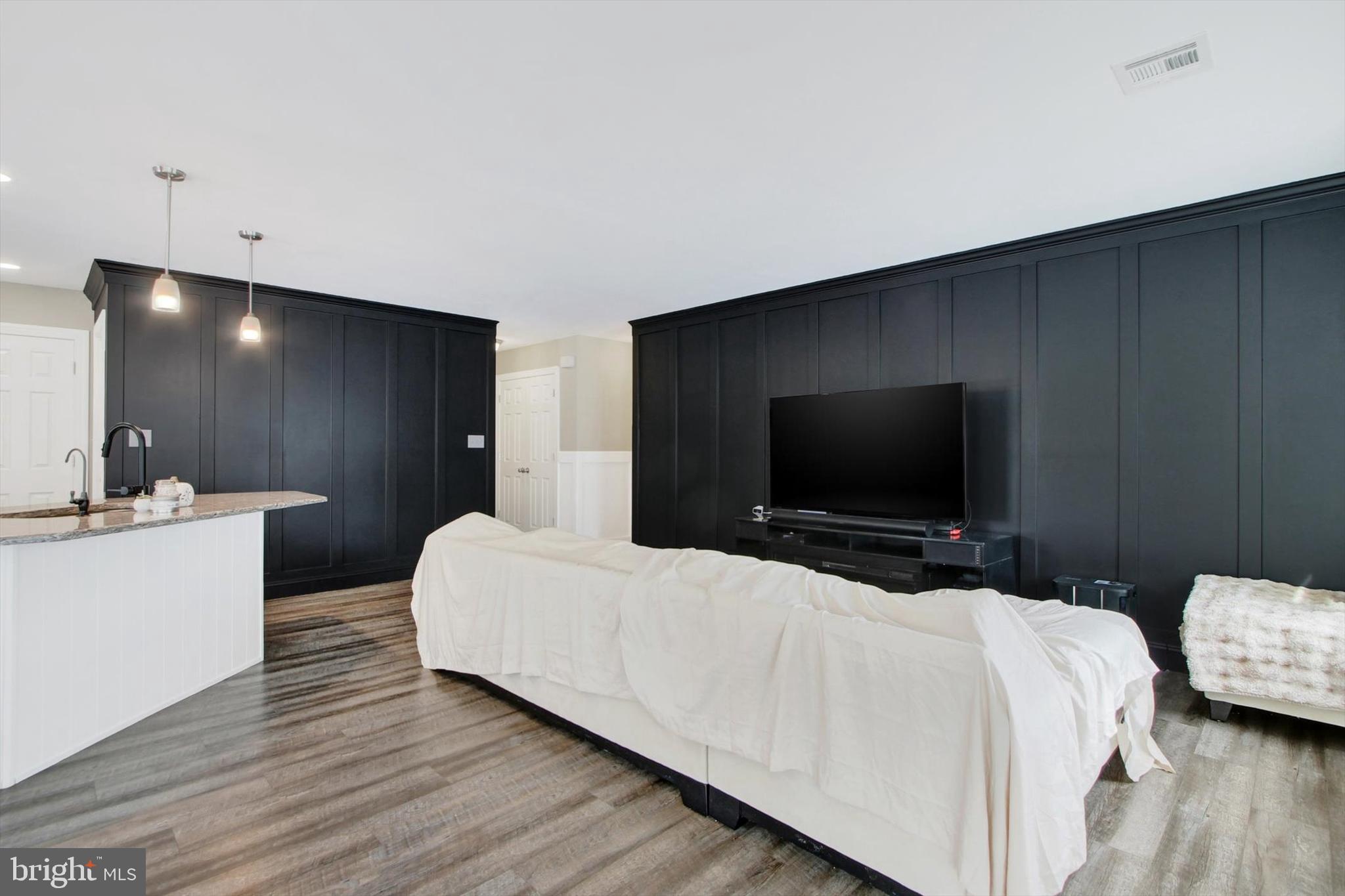 WINDY HEIGHTS, THE NEW - Residential