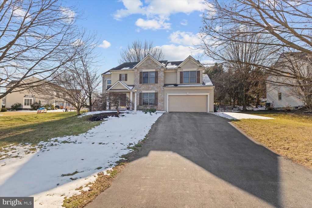 Photo of 1302 Hyde Park Drive, Lancaster, PA 17601 (MLS # PALA2047140)