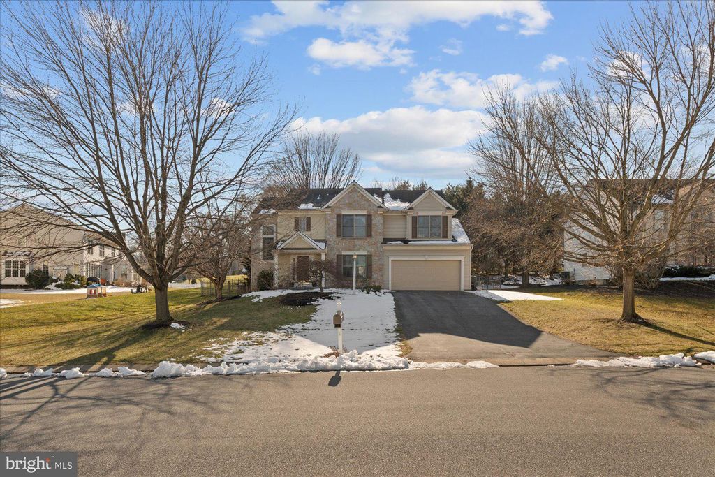 Photo of 1302 Hyde Park Drive, Lancaster, PA 17601 (MLS # PALA2047140)