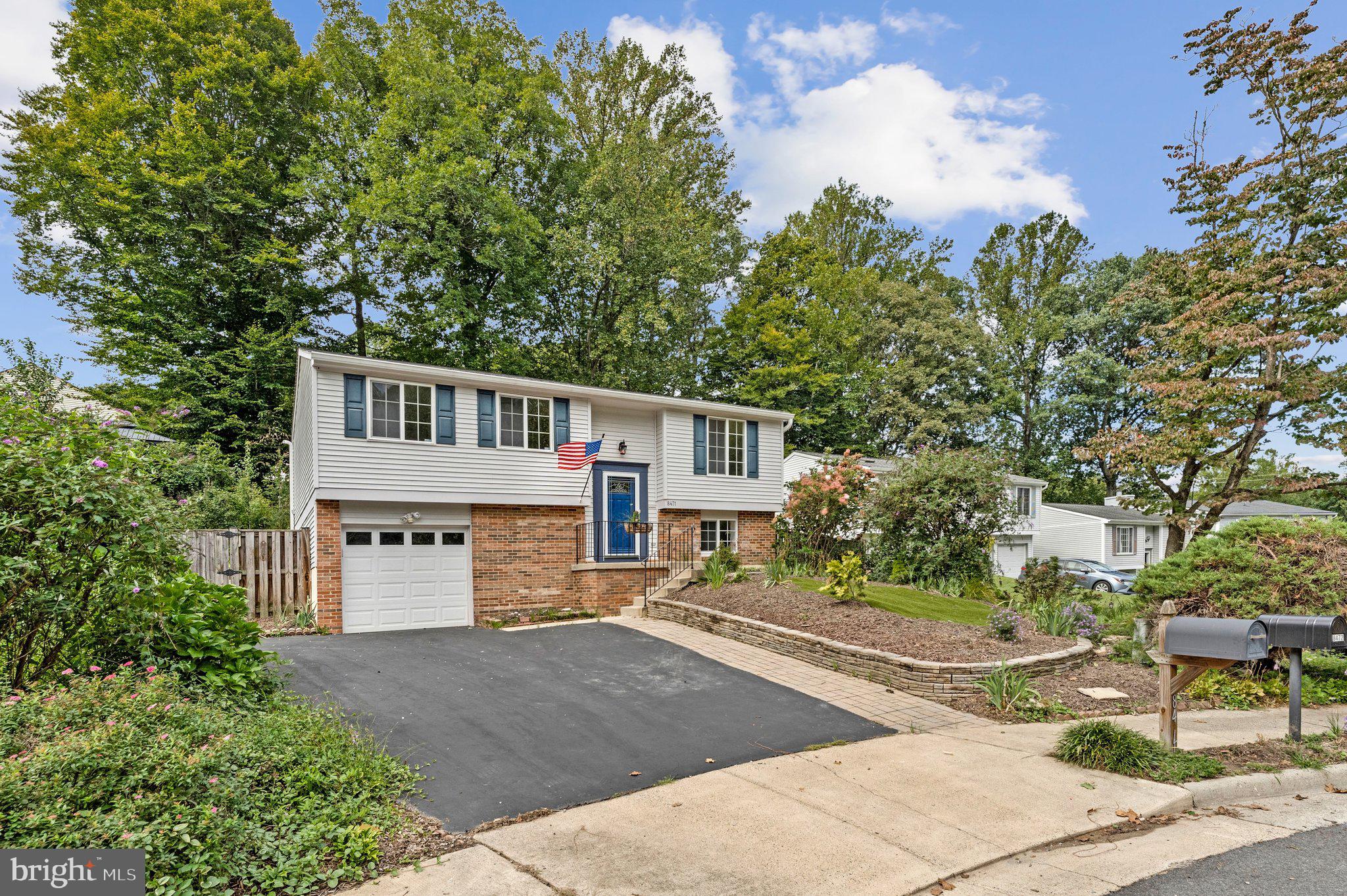 8471 GREAT LAKE LANE