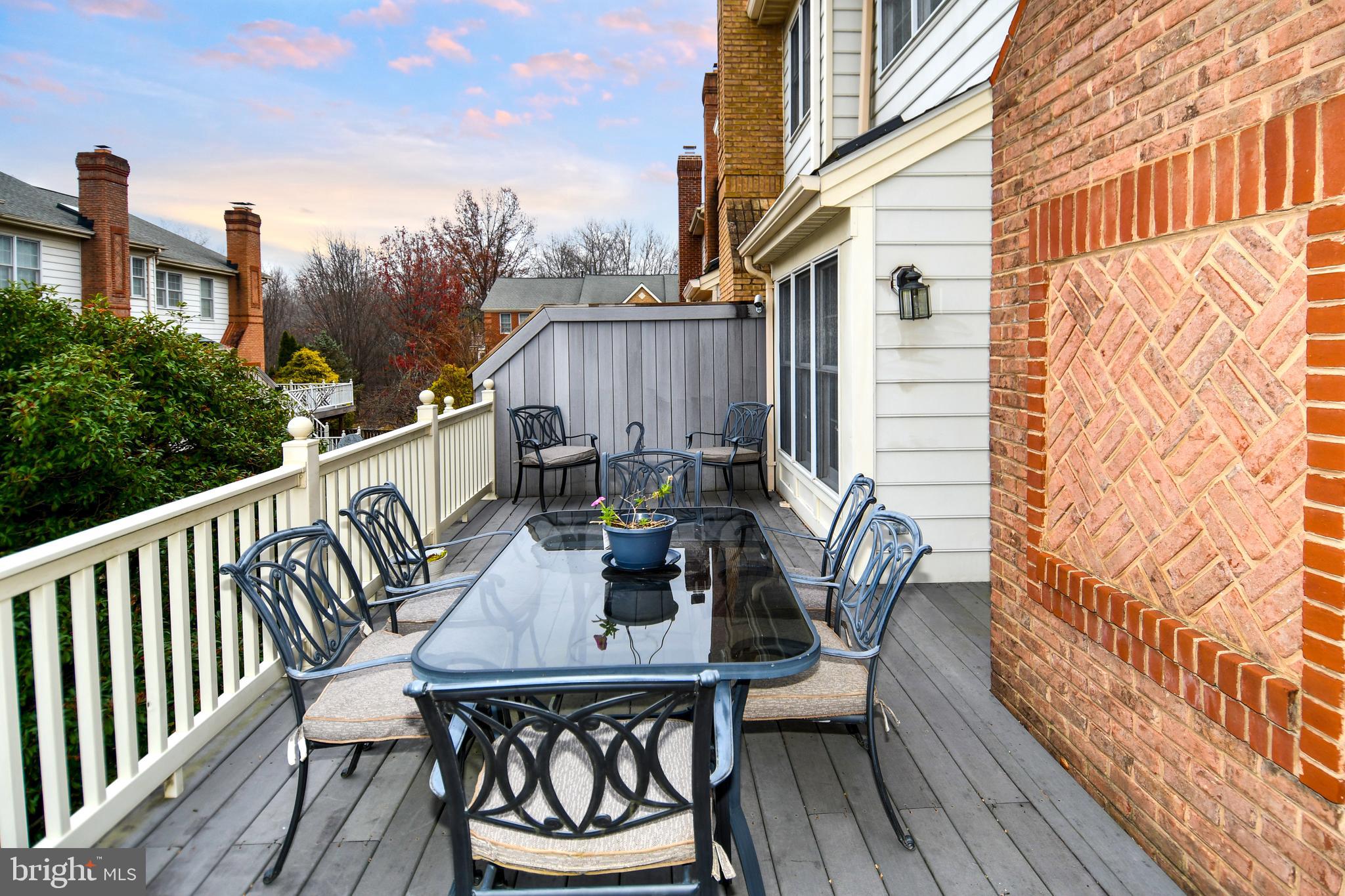 ROSE HILL FALLS - Residential