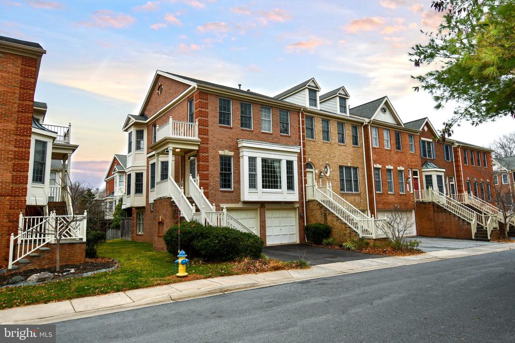 Photo of 237 Blaze Climber Way, ROCKVILLE, MD 20850 (MLS # MDMC2206870)