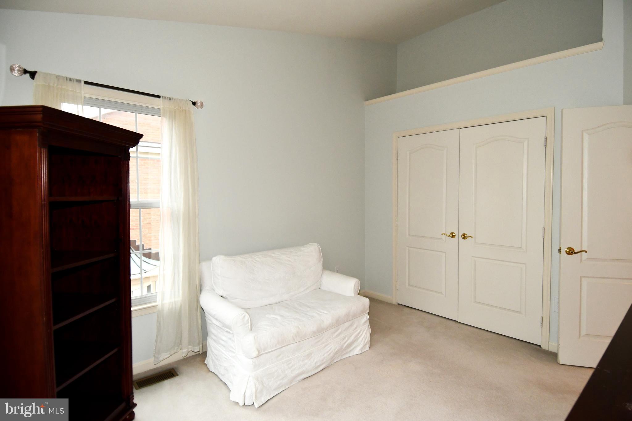 ROSE HILL FALLS - Residential