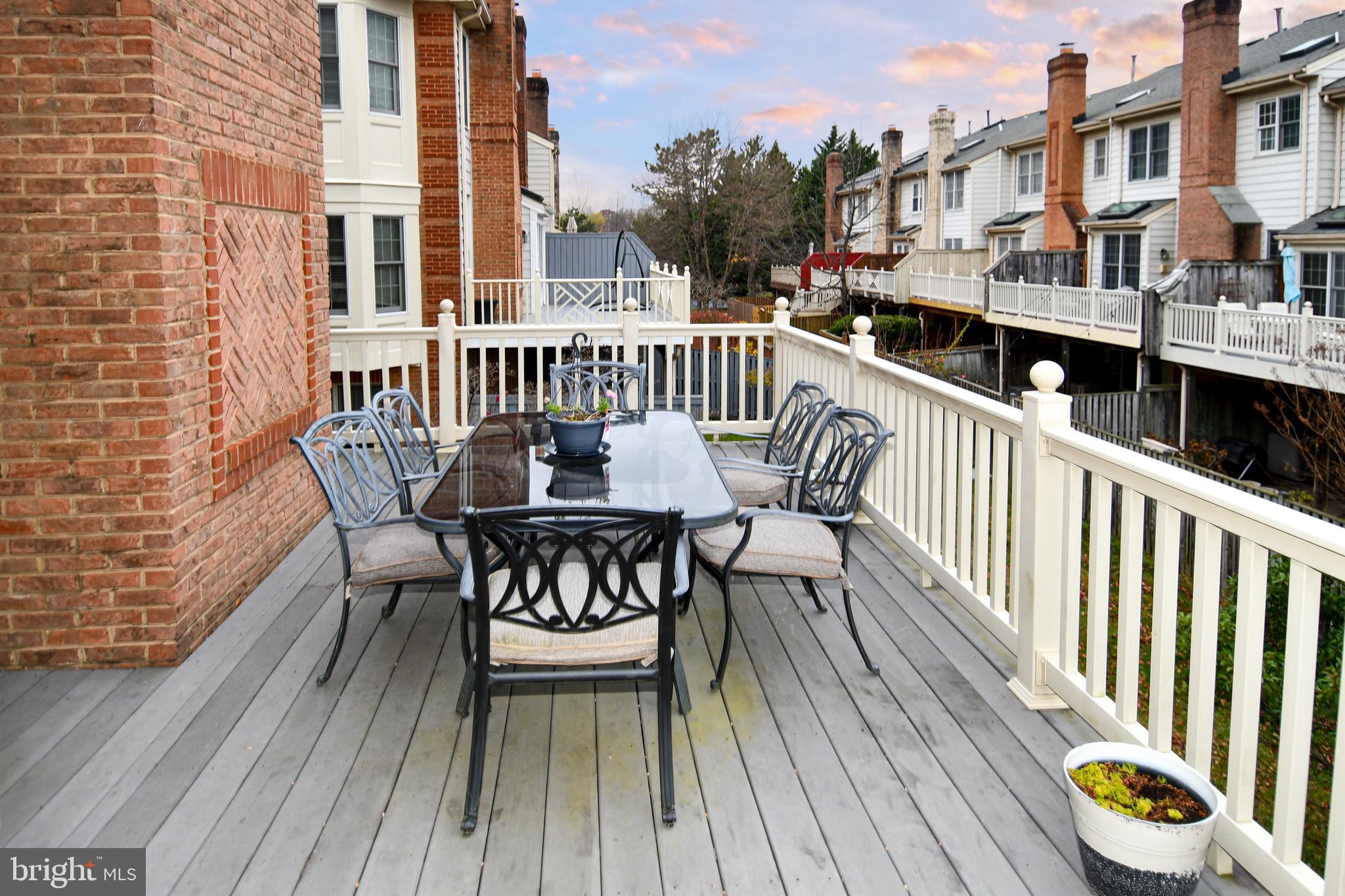 ROSE HILL FALLS - Residential