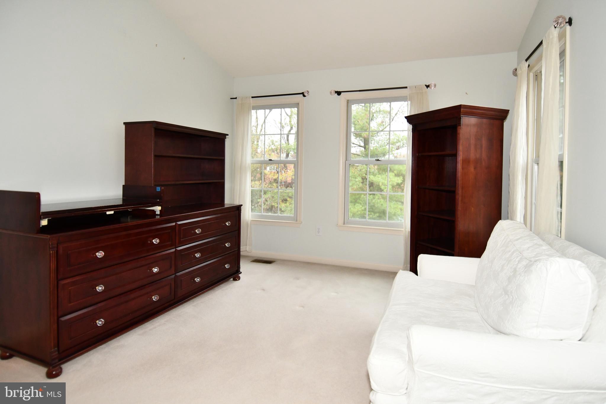 ROSE HILL FALLS - Residential