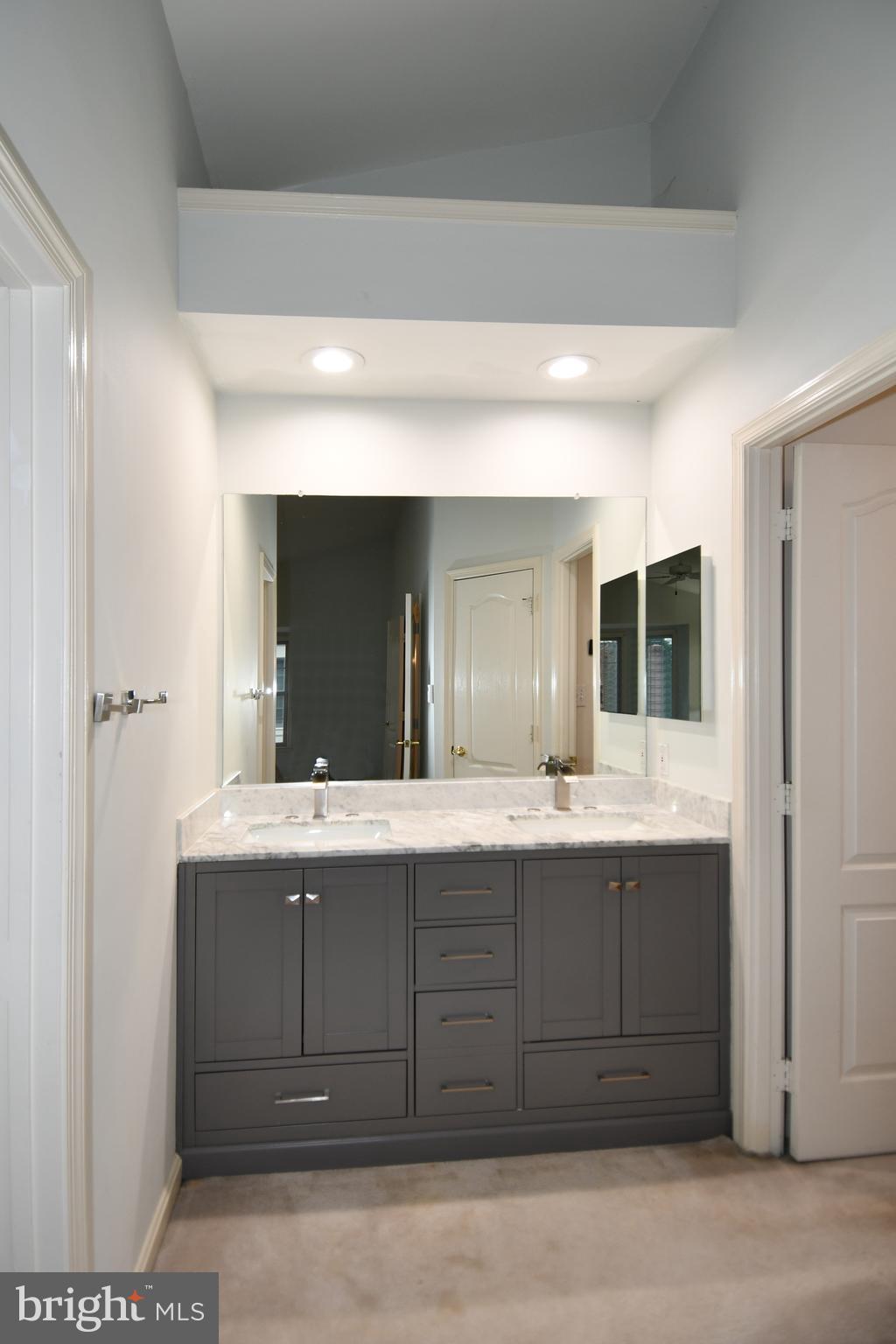 ROSE HILL FALLS - Residential