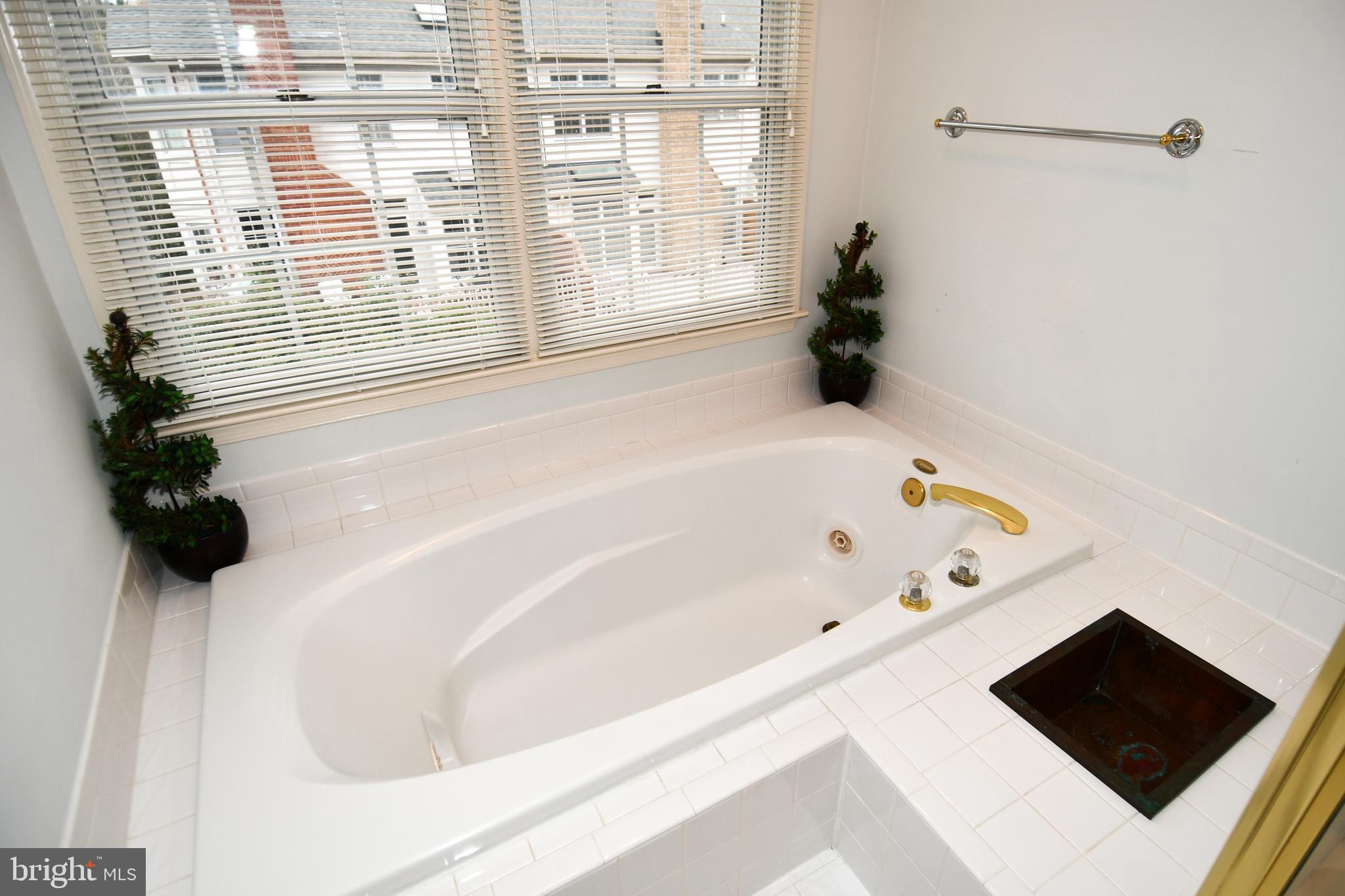 ROSE HILL FALLS - Residential