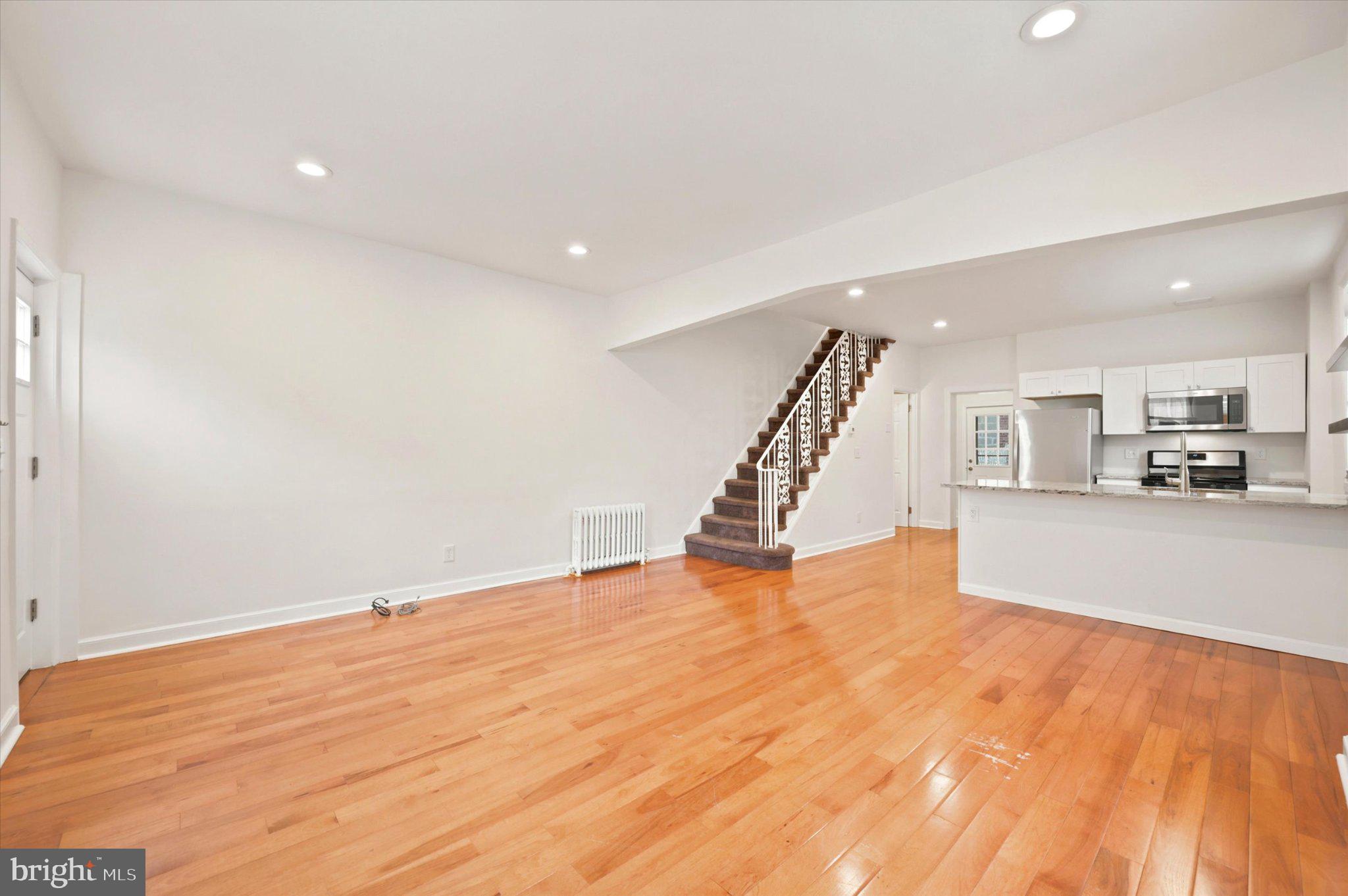114 W SALAIGNAC STREET