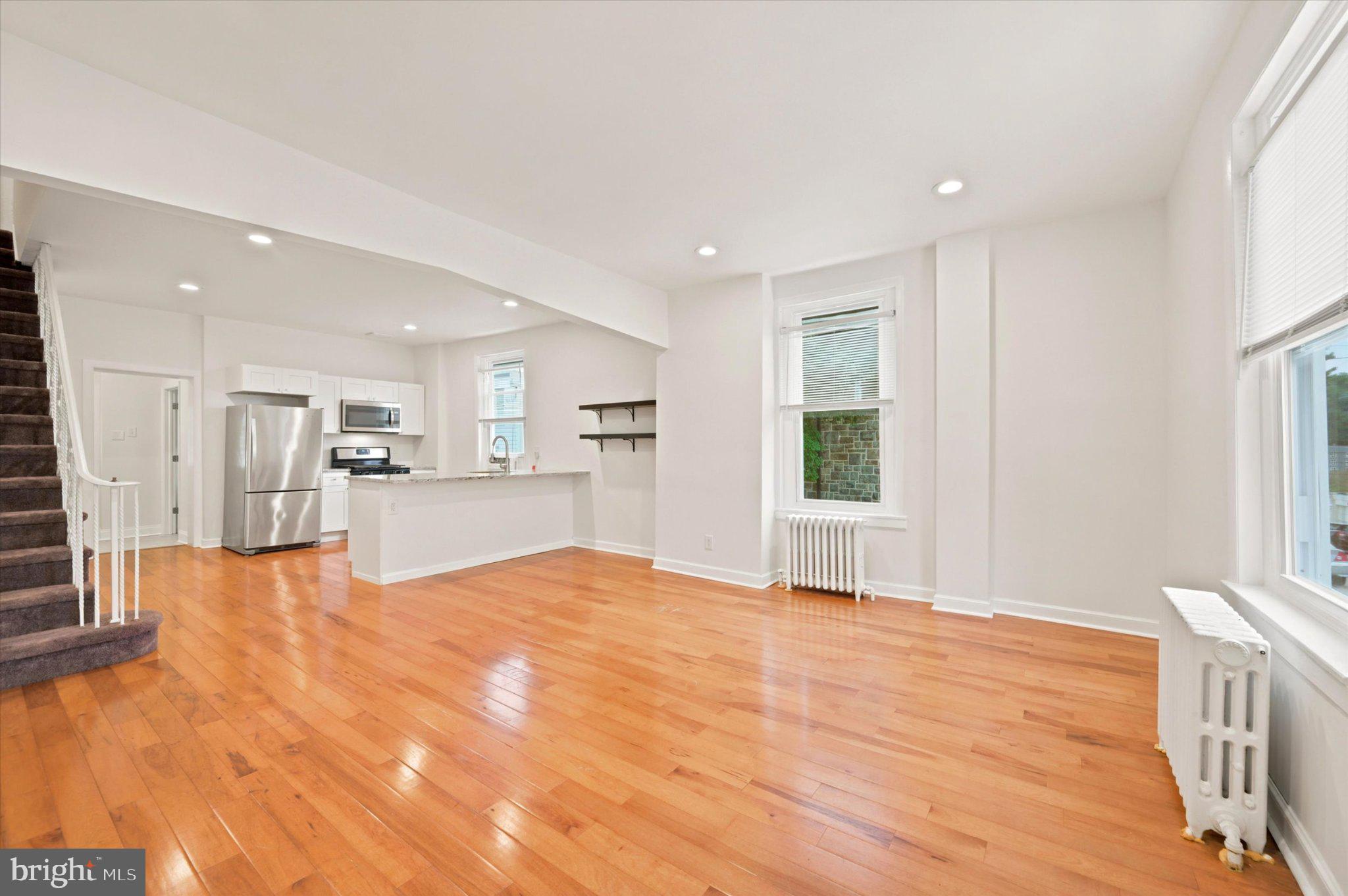 114 W SALAIGNAC STREET