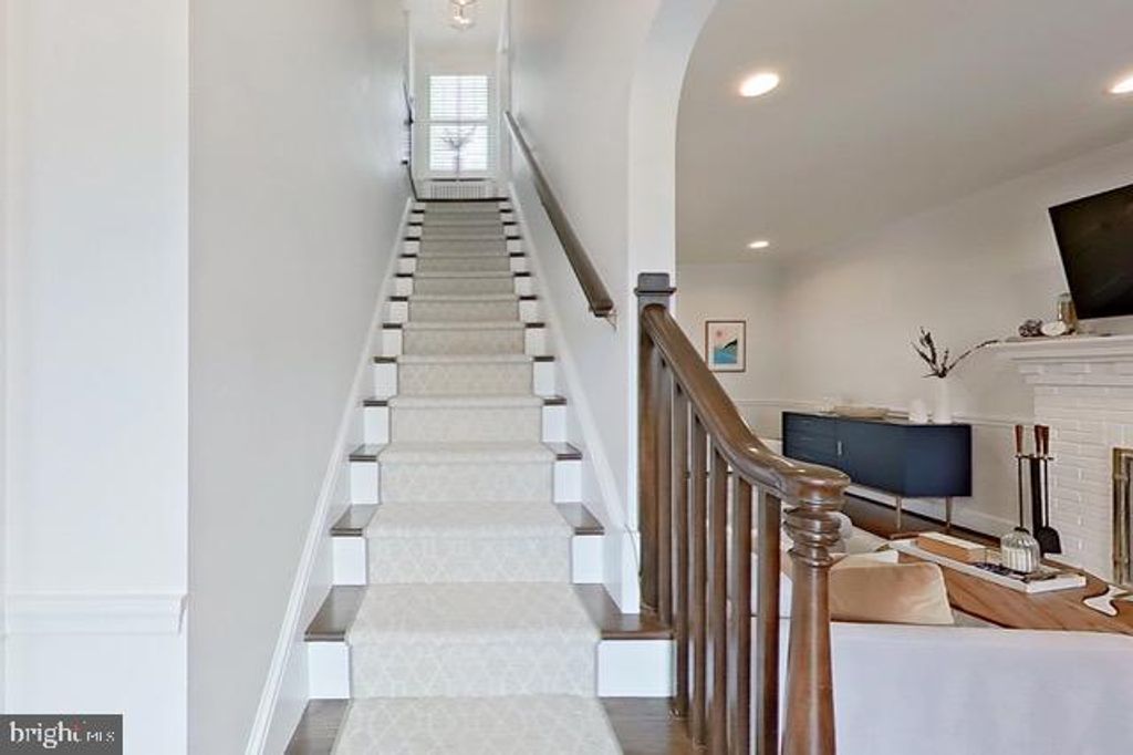 Photo of 607 W View Terrace, ALEXANDRIA, VA 22301 (MLS # VAAX2048652)