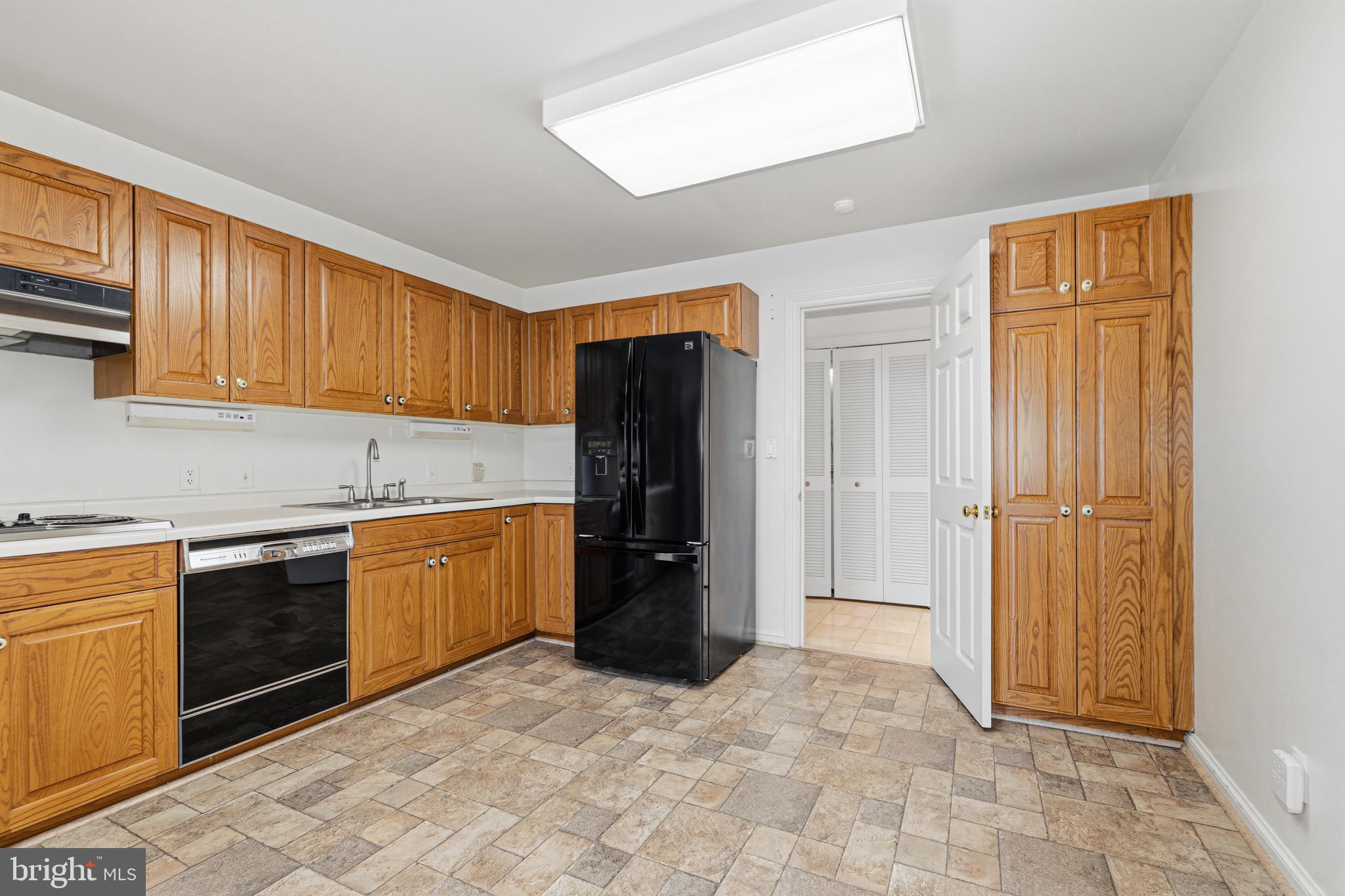 10 E LEE STREET 1801