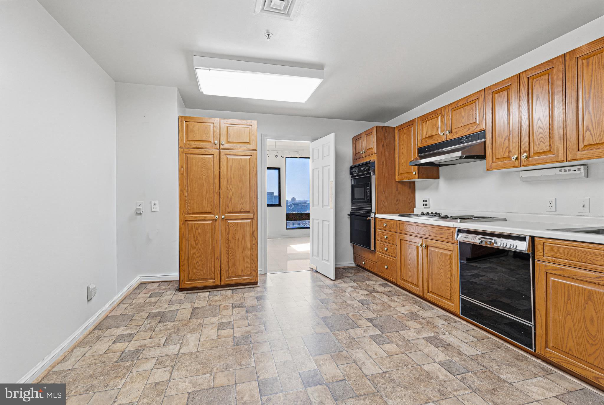 10 E LEE STREET 1801