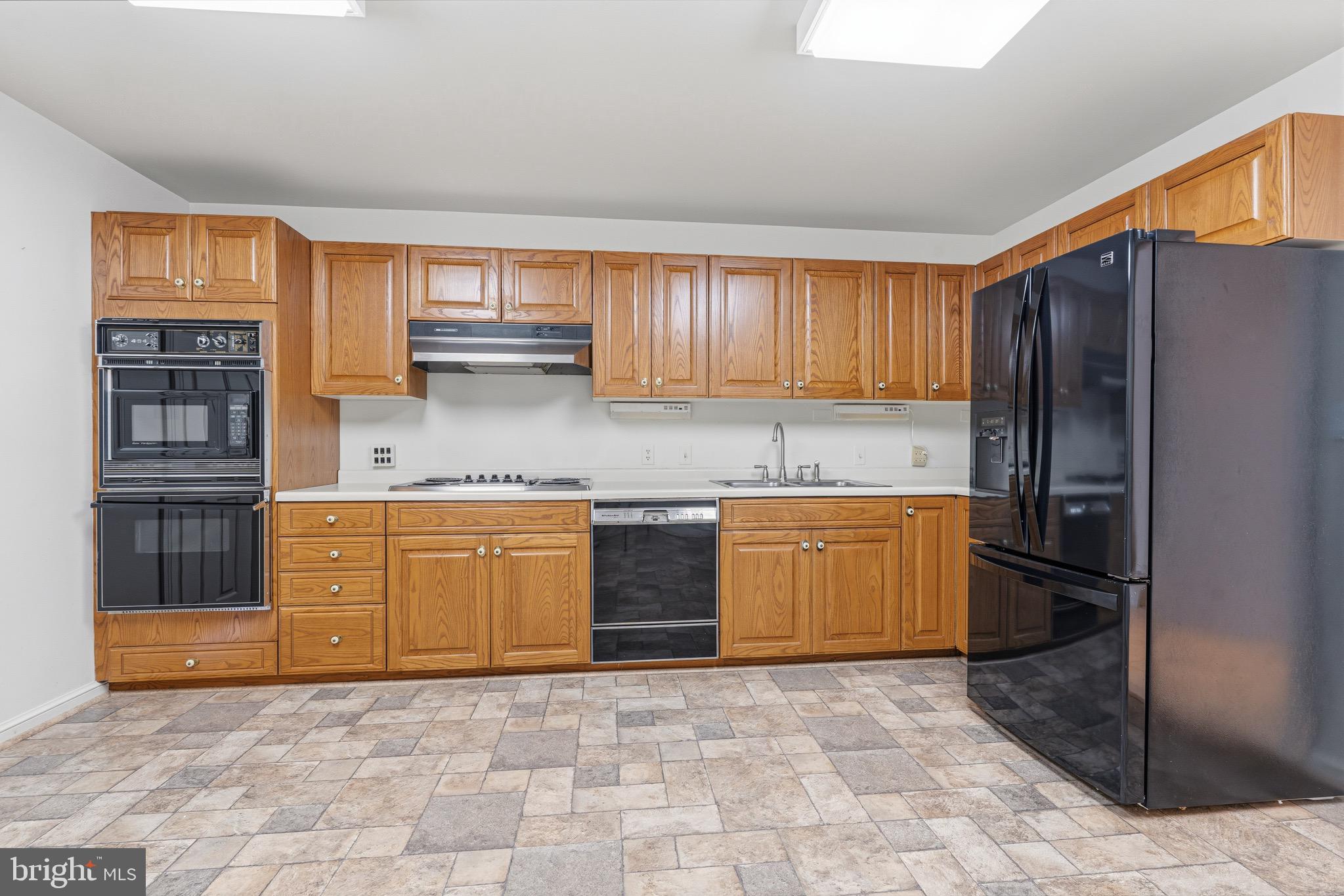 10 E LEE STREET 1801