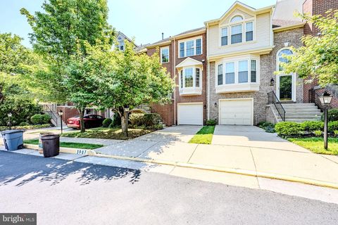 Photo of 3907 Clares Court, FAIRFAX, VA 22033 (MLS # VAFX2314822)