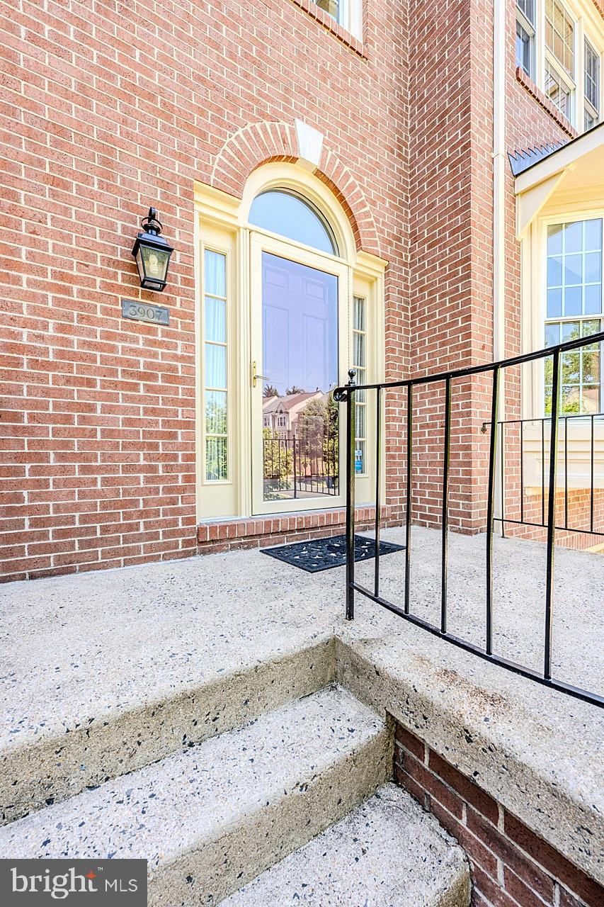 3907 CLARES COURT