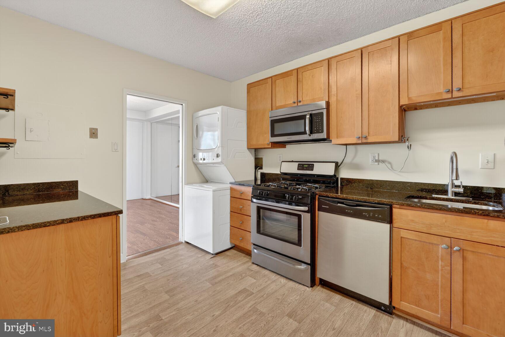 SKYLINE PLAZA - Residential