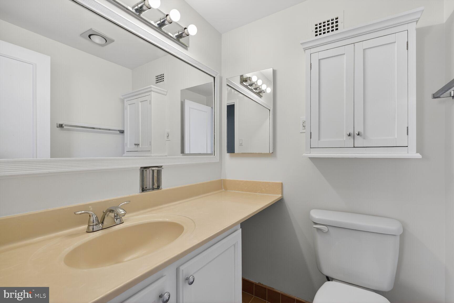 SKYLINE PLAZA - Residential