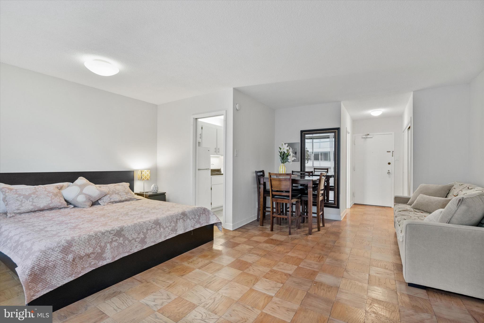 5500 FRIENDSHIP BOULEVARD 2124N