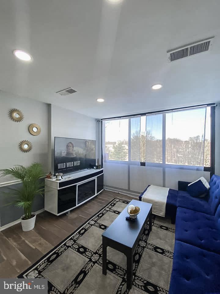 SAXONY SQUARE - Residential Lease