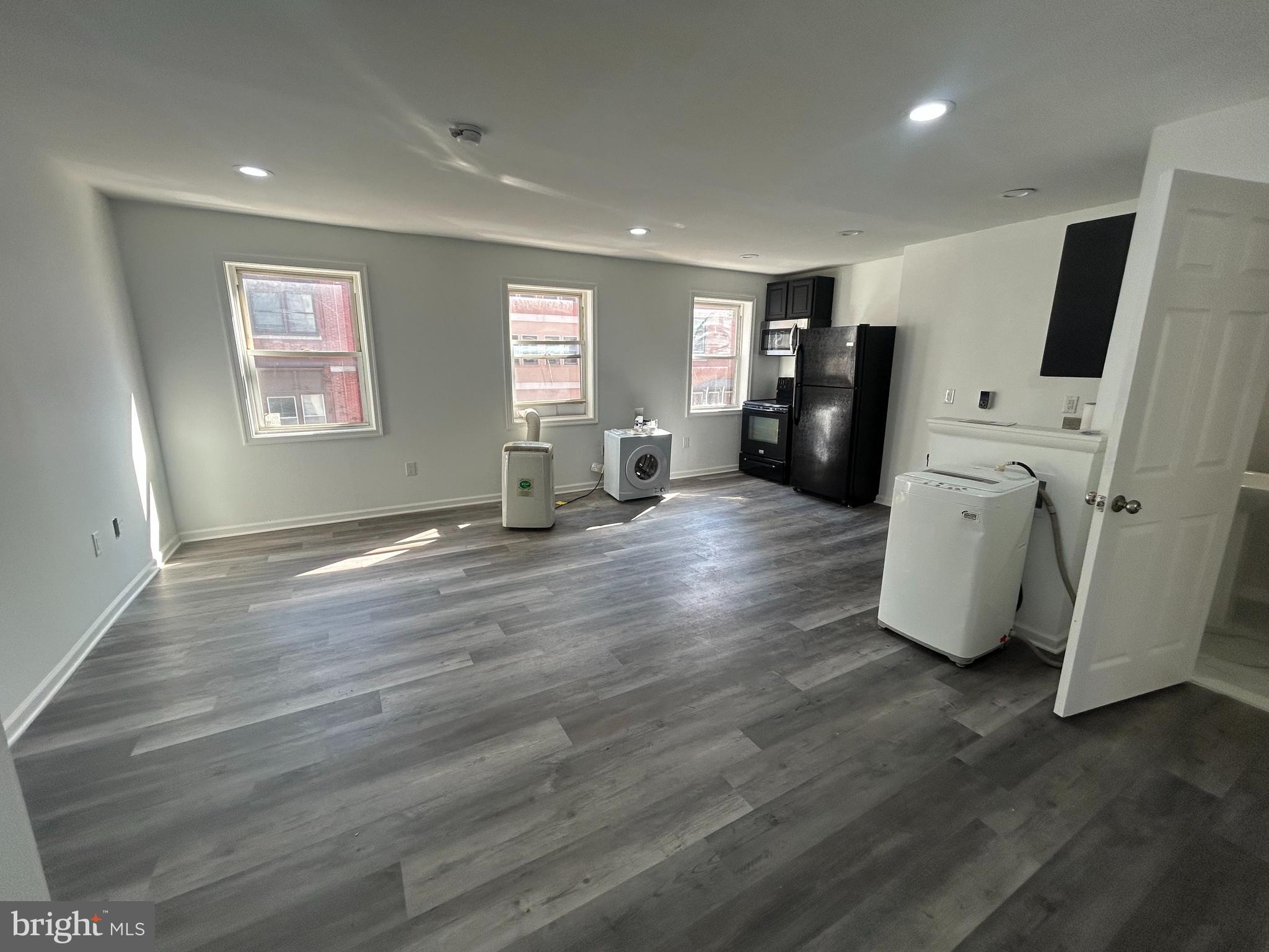 Step into this beautifully updated apartment right in the heart of Jewelers’ Row. Featuring brand new floors, fresh paint, and a modern kitchen and bath, this unit checks all the boxes. The spacious 14x12 bedroom provides plenty of room, while added conveniences include in-unit washer/dryer and two large A/C units for comfort. Tenant is responsible for utilities.