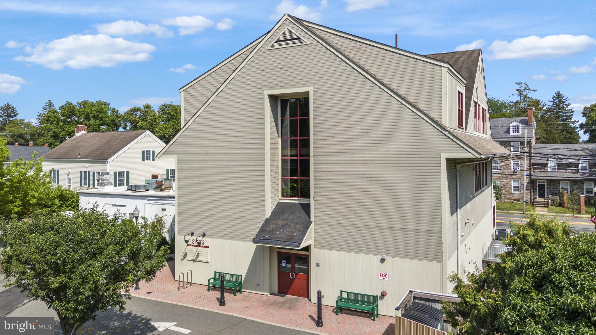 2633 MAIN STREET 301