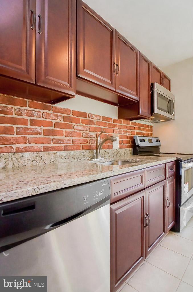 KEENE MILL MANOR - Residential