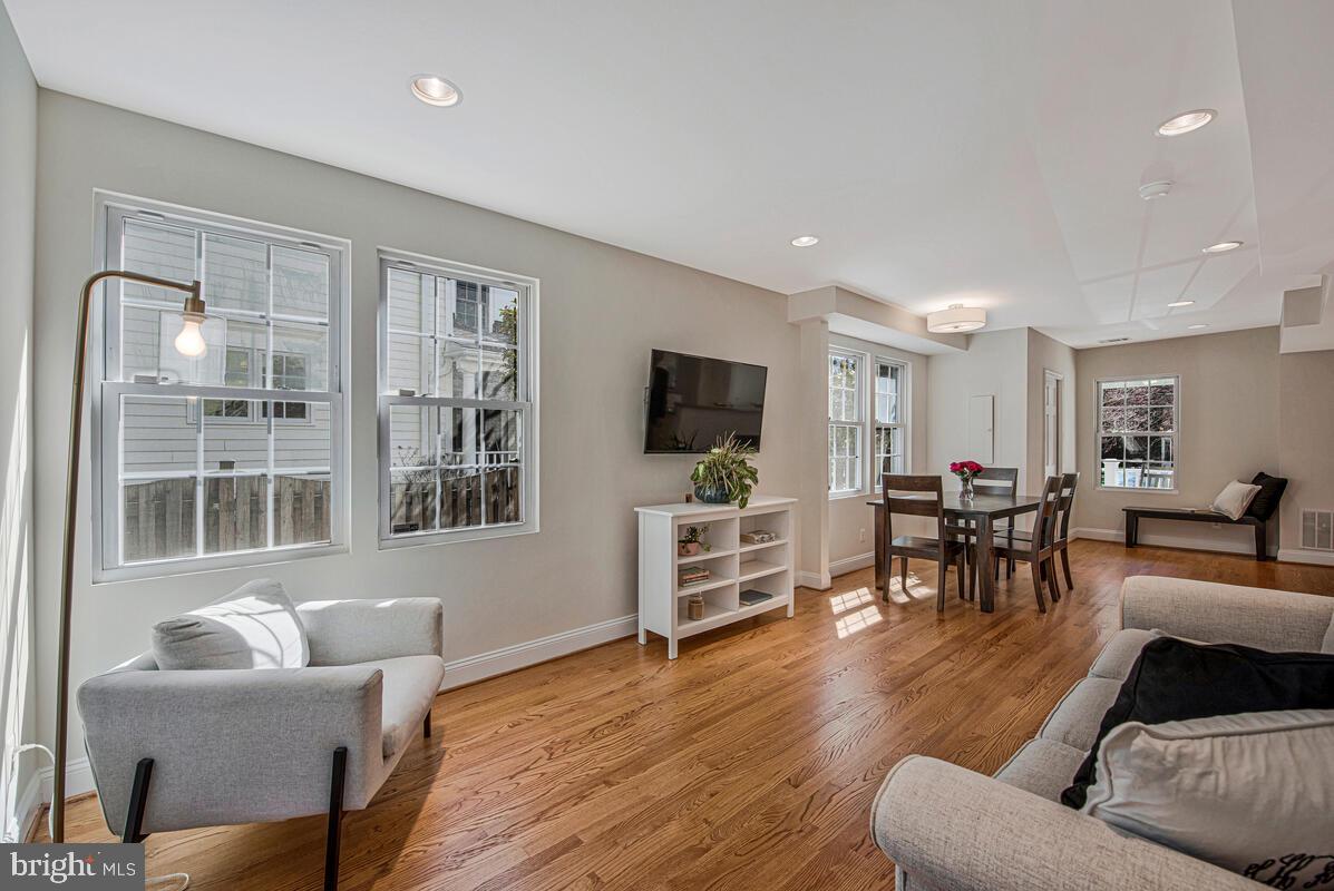 WOODACRES - Residential