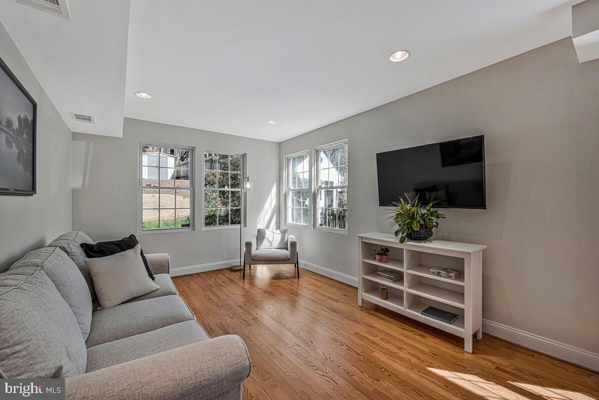 WOODACRES - Residential