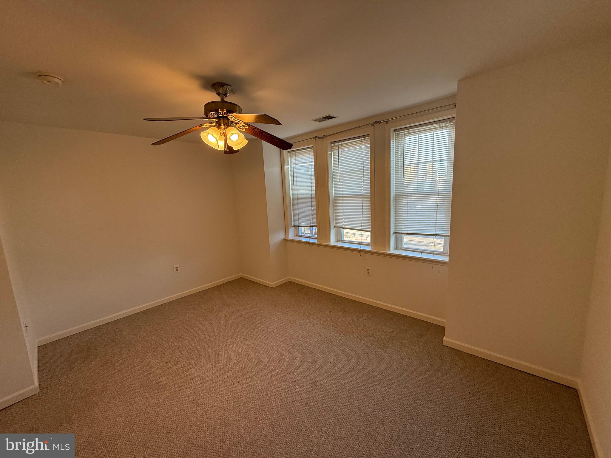 UNIVERSITY CITY - Residential Lease