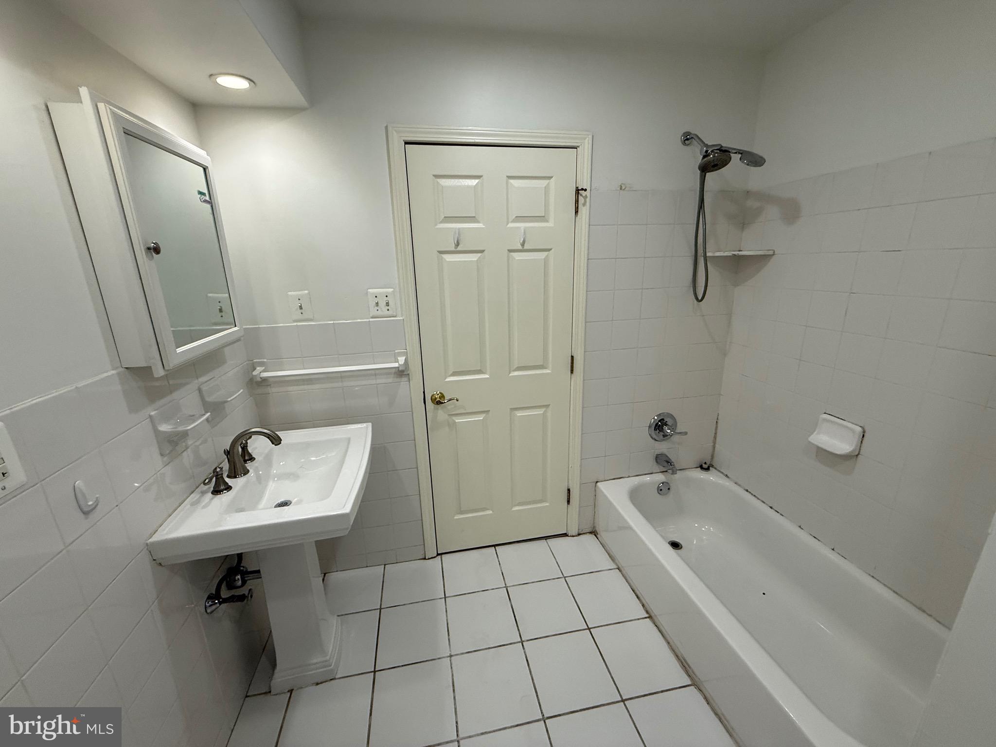 UNIVERSITY CITY - Residential Lease