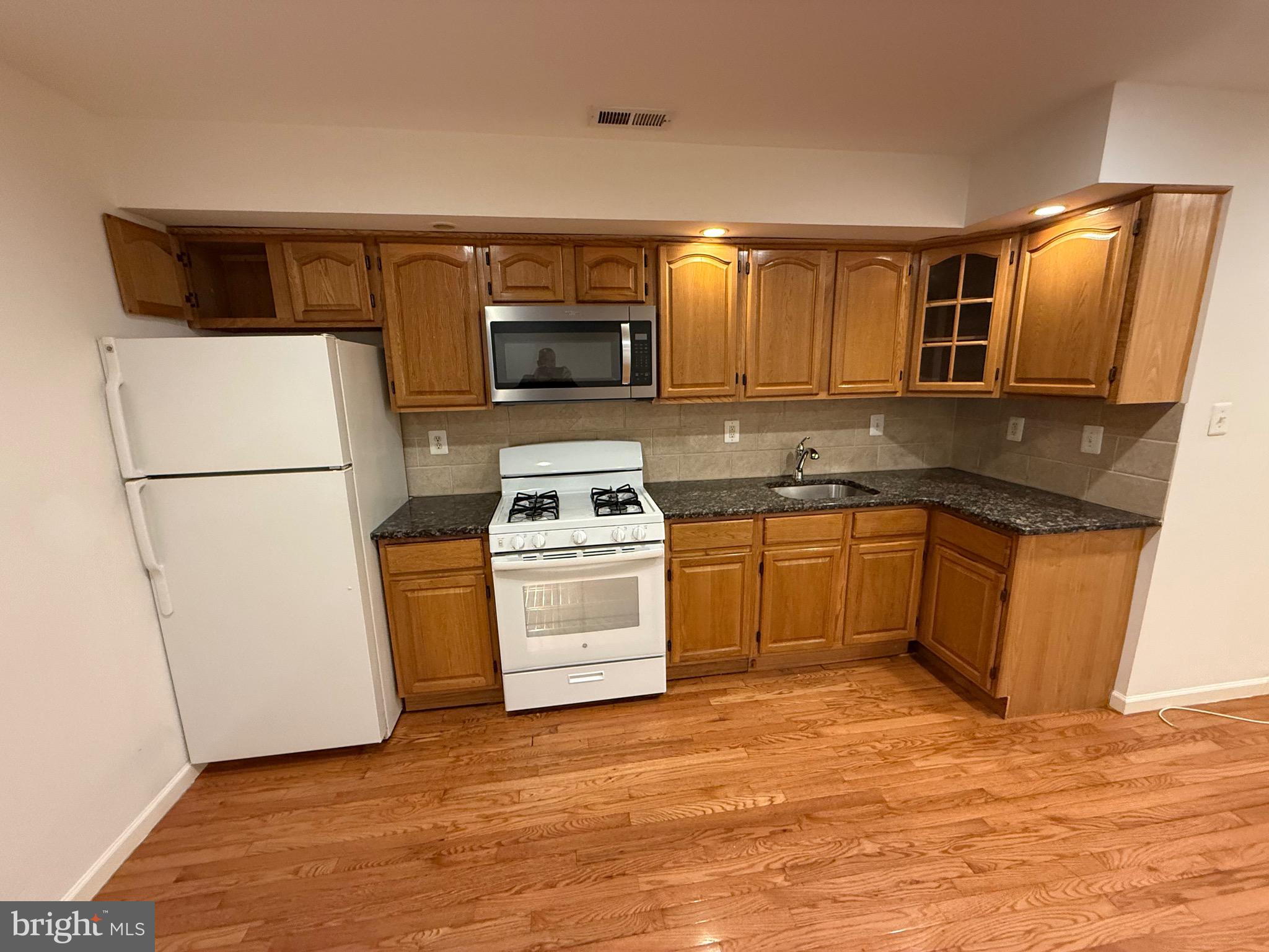 UNIVERSITY CITY - Residential Lease