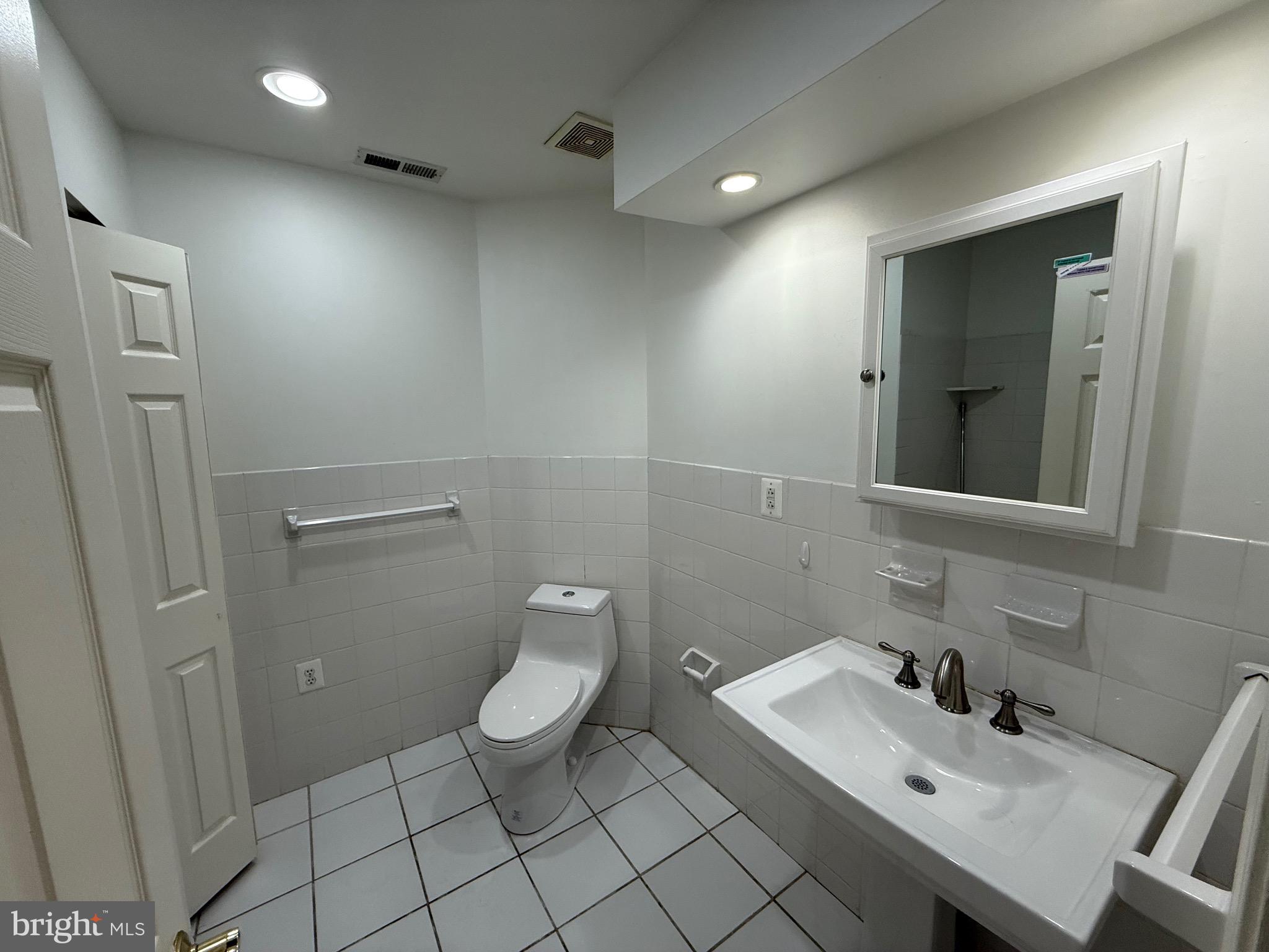 UNIVERSITY CITY - Residential Lease