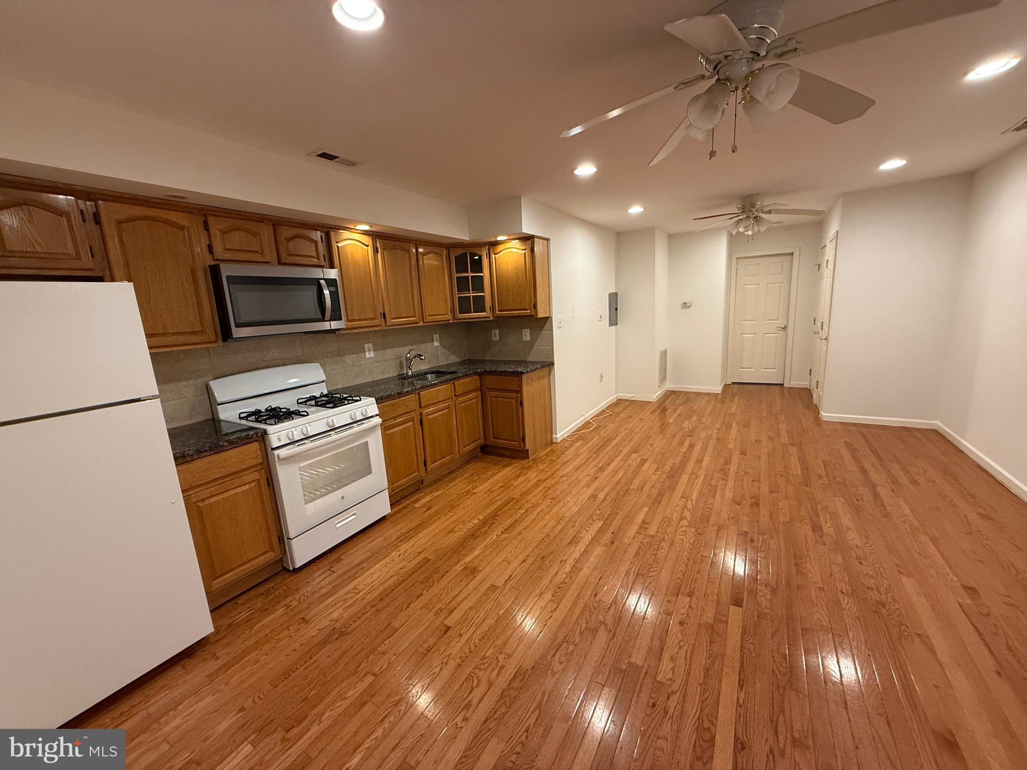 4304 LANCASTER AVENUE 2ND FLOOR