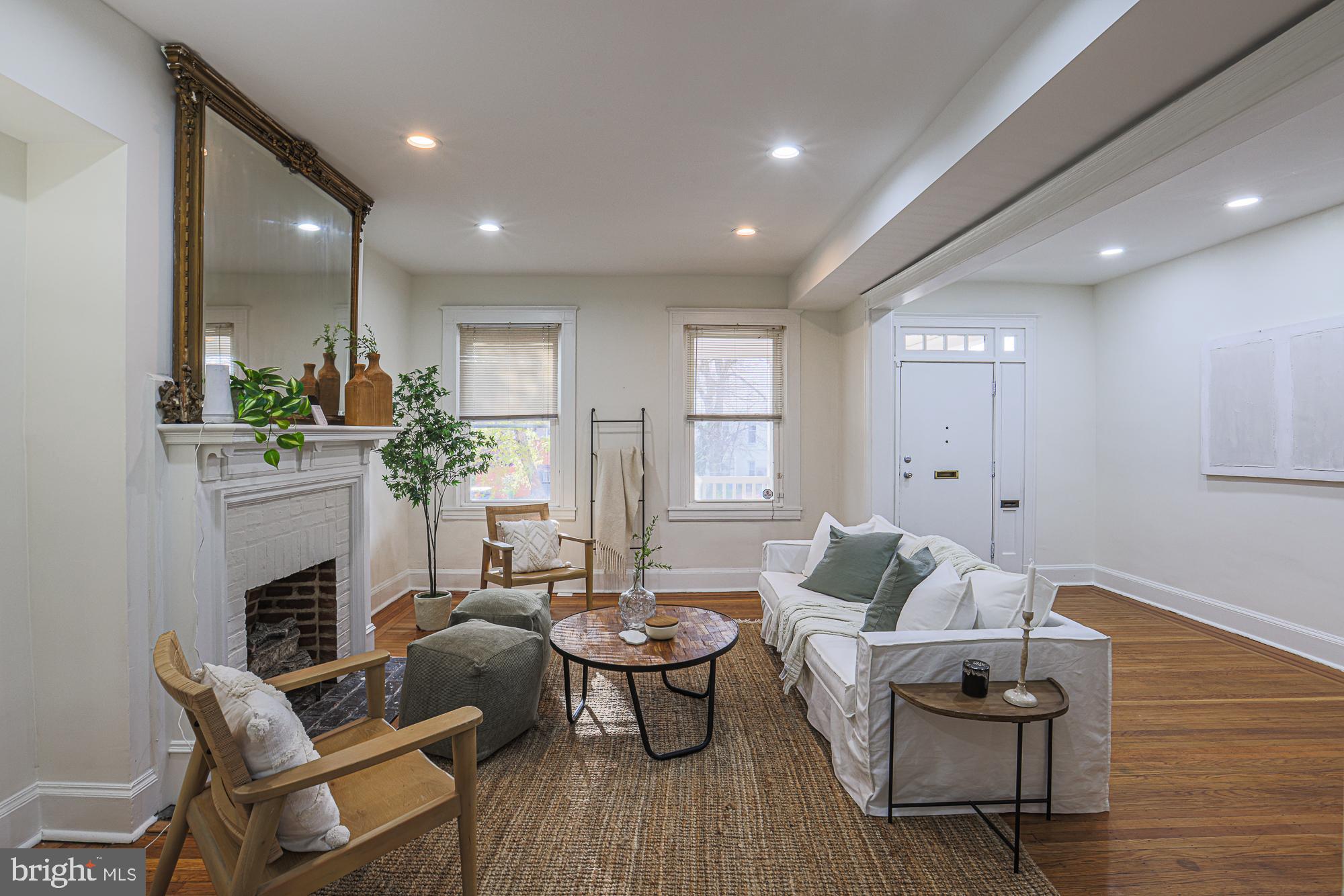 OAKENSHAWE - Residential Lease